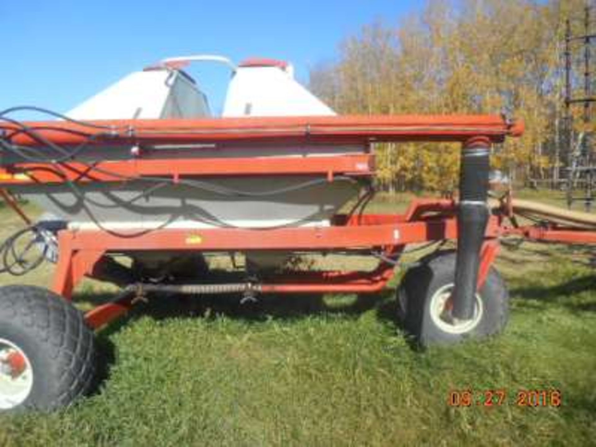 Morris #8900 35ft, 12” cultivator, harrows, air pkg, w/6130 Morris tank (real nice) - Image 5 of 6