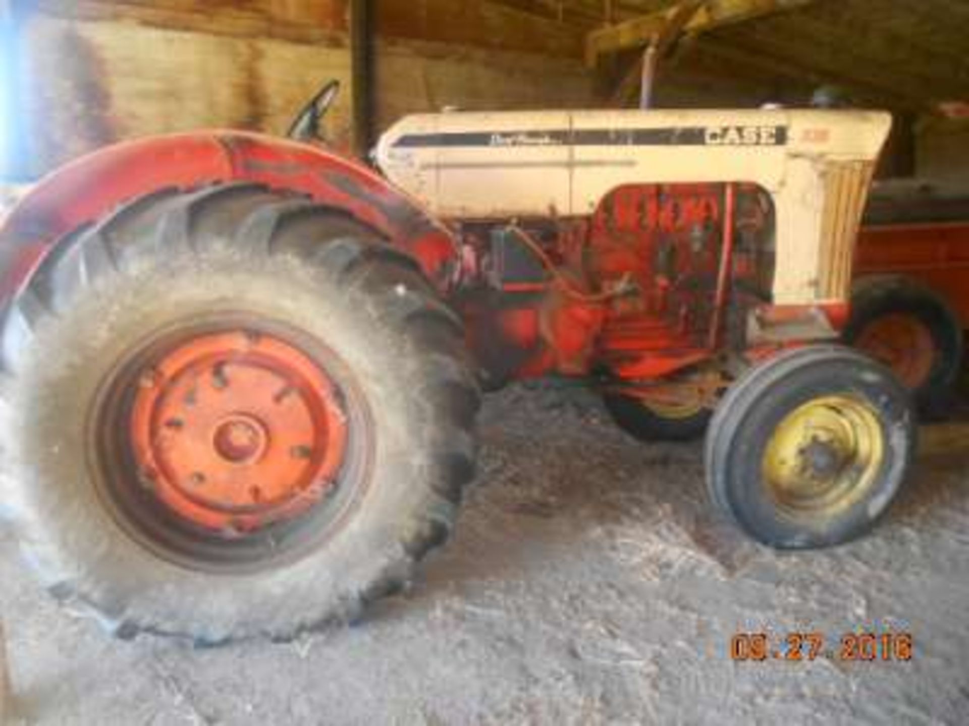 Case 830 Gas tractor, round fenders, 2 hyd, pto