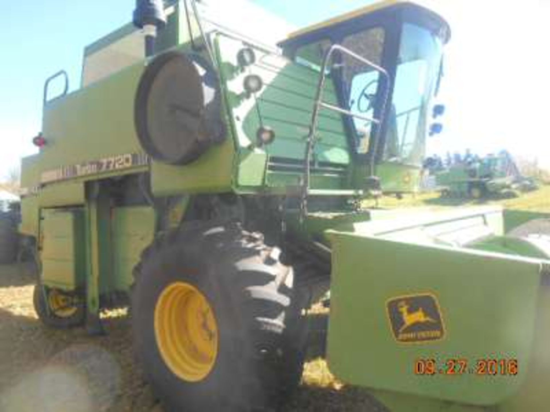 1980 JD 7720 S.P. combine, cab, chopper, like new tires, 3 roller pickup, 4000hrs - Image 3 of 3