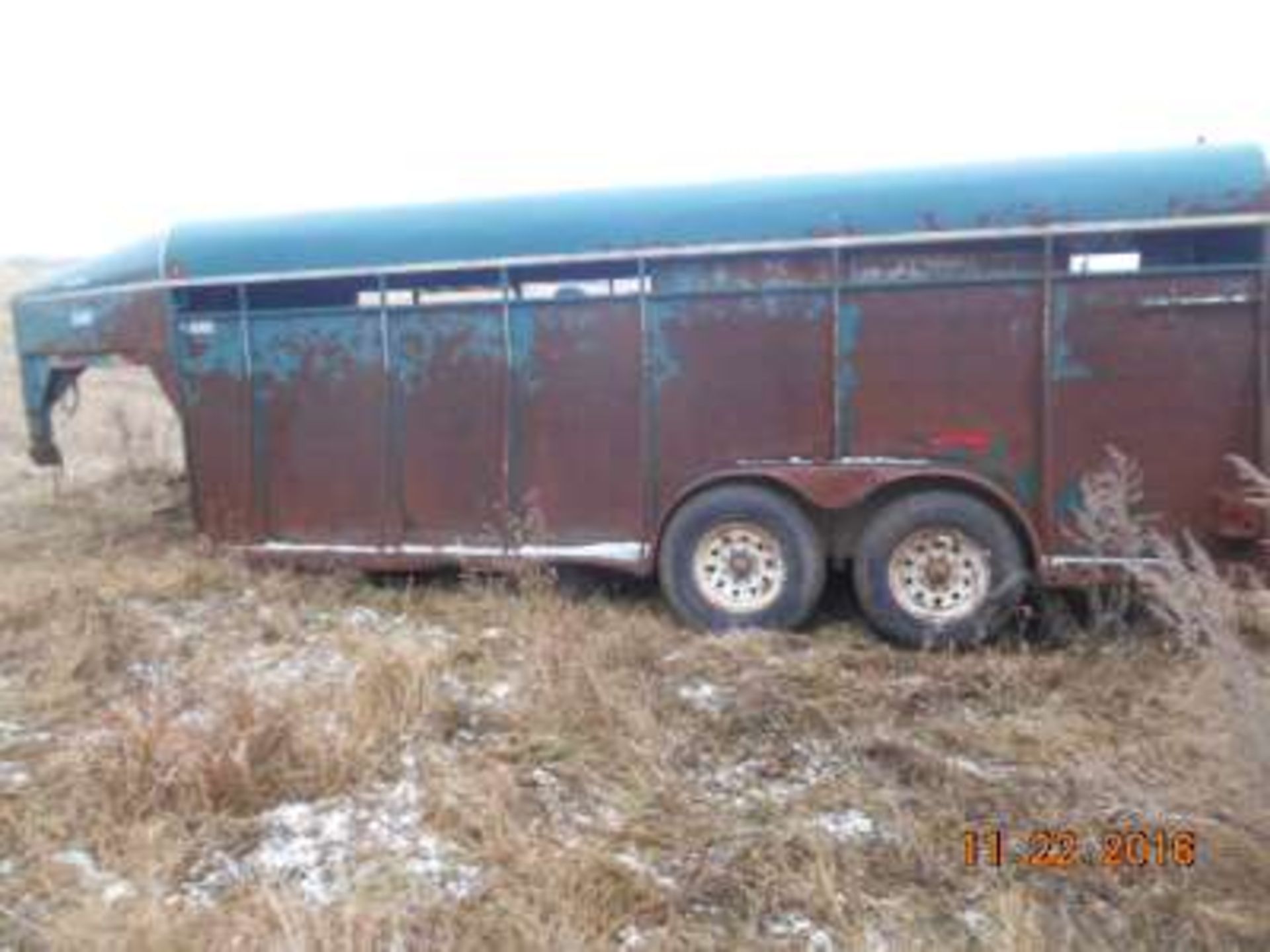 1998 Bergen 18ft gooseneck stock trailer (needs repairs)