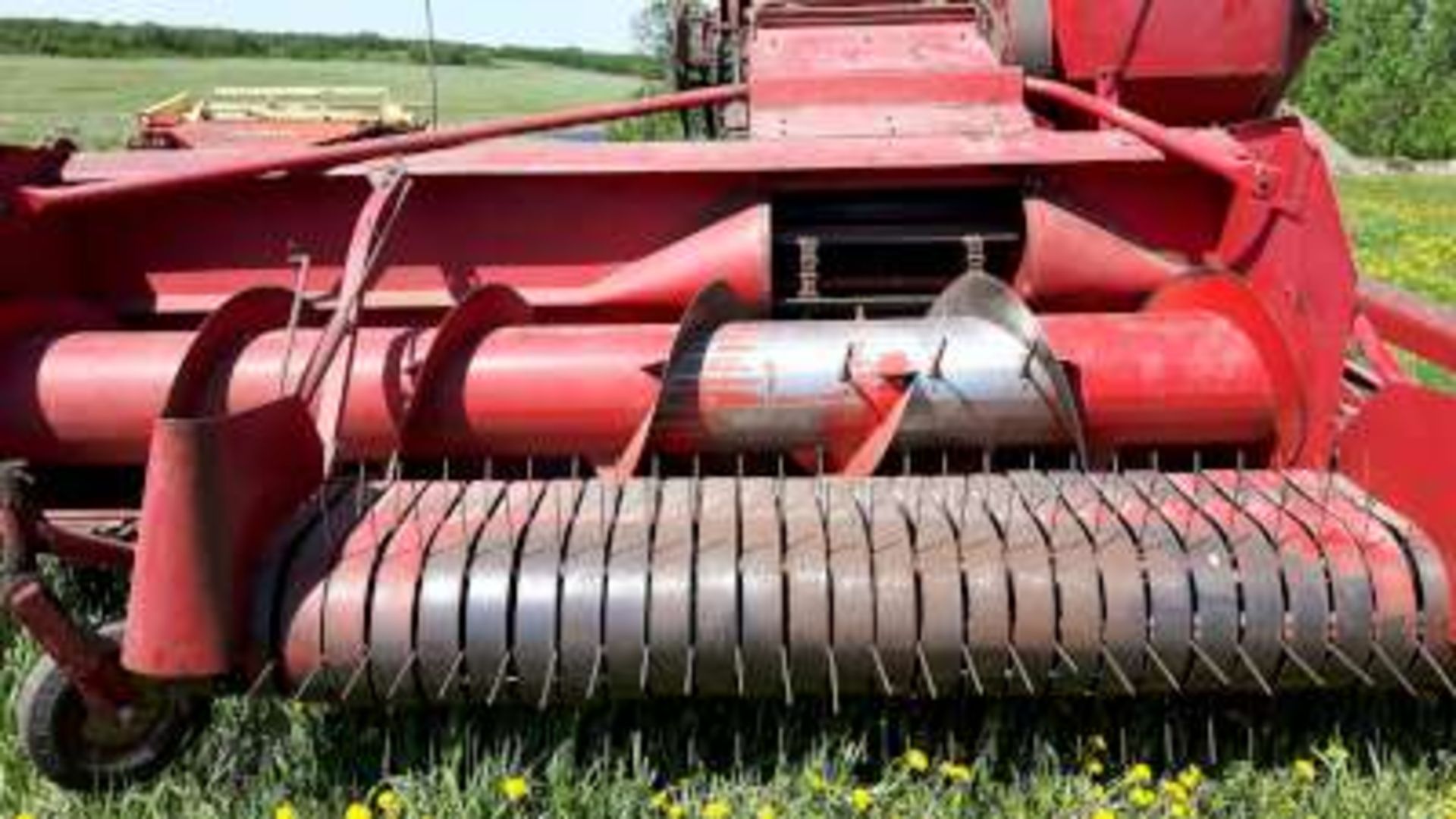 1965 MF-72 PTO combine, cab, pickup, straight cut knife, new boards and feeder chain (always shedded - Image 5 of 5