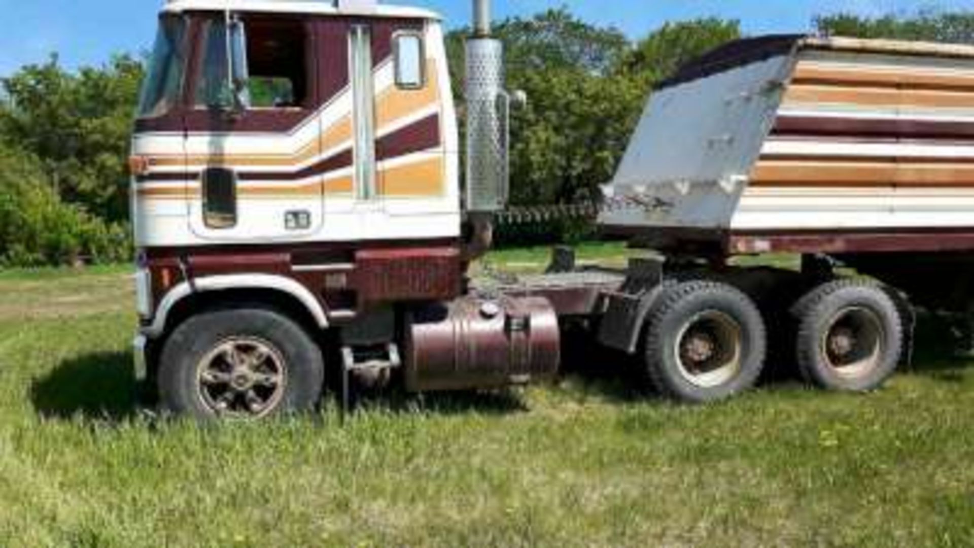 1979 Ford CL9000, Cab Over, 13speed transmission, 3406 Cat Engine A-Block, 88,000kms (mileage is - Image 2 of 10