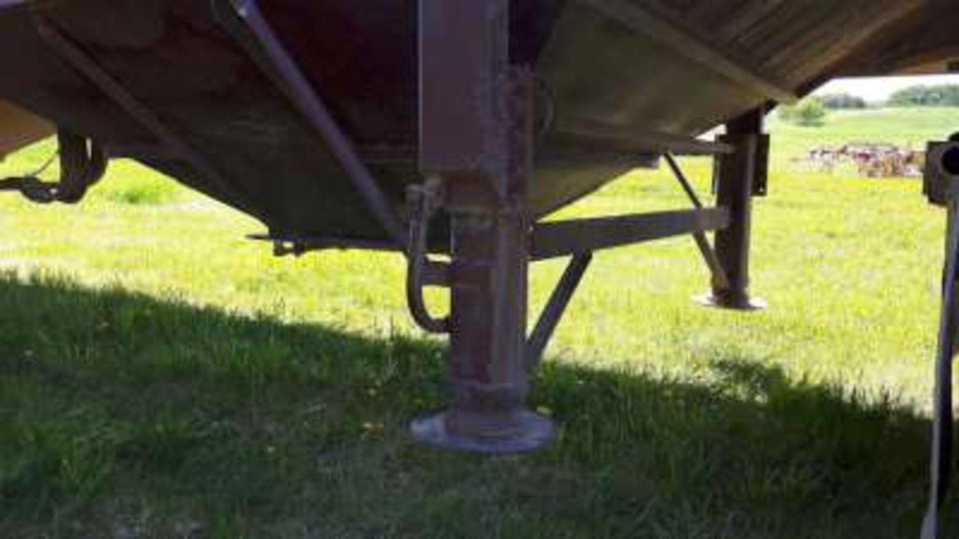 SOLD SEPARATE- 1982 Doepker grain trailer *mint*, roll tarp (maybe 40,000 kms) tires are - Image 6 of 8