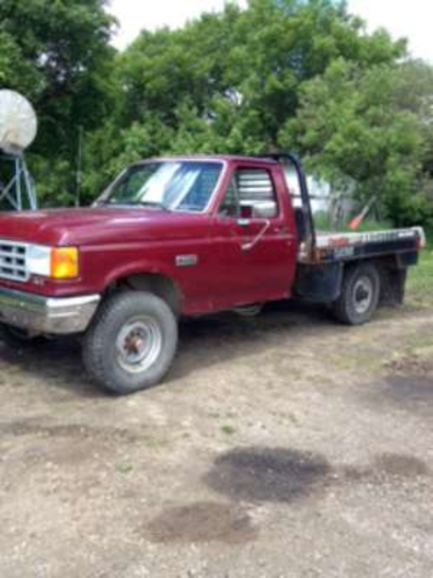 1989 Ford F250, gas, 4X4, DewEze Hydro Deck, 69,000kms, s/n 2FTHF26H3KCA68556 (Previously registered