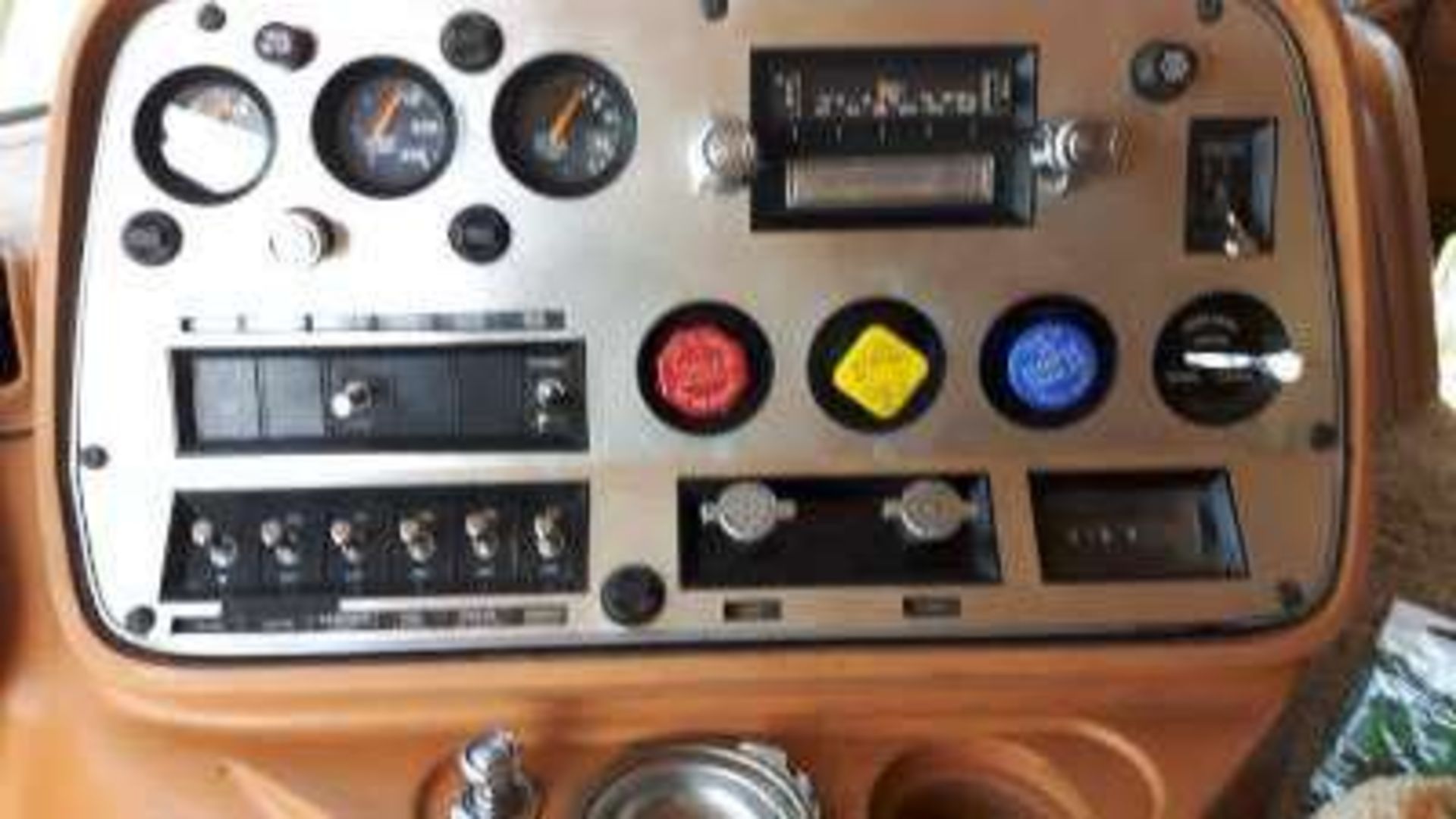 1979 Ford CL9000, Cab Over, 13speed transmission, 3406 Cat Engine A-Block, 88,000kms (mileage is - Image 9 of 10