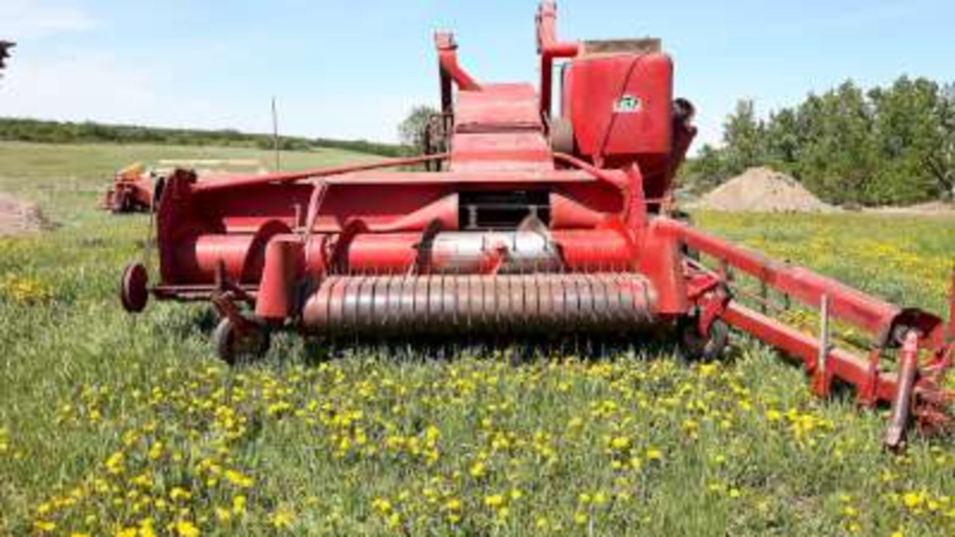 1965 MF-72 PTO combine, cab, pickup, straight cut knife, new boards and feeder chain (always shedded