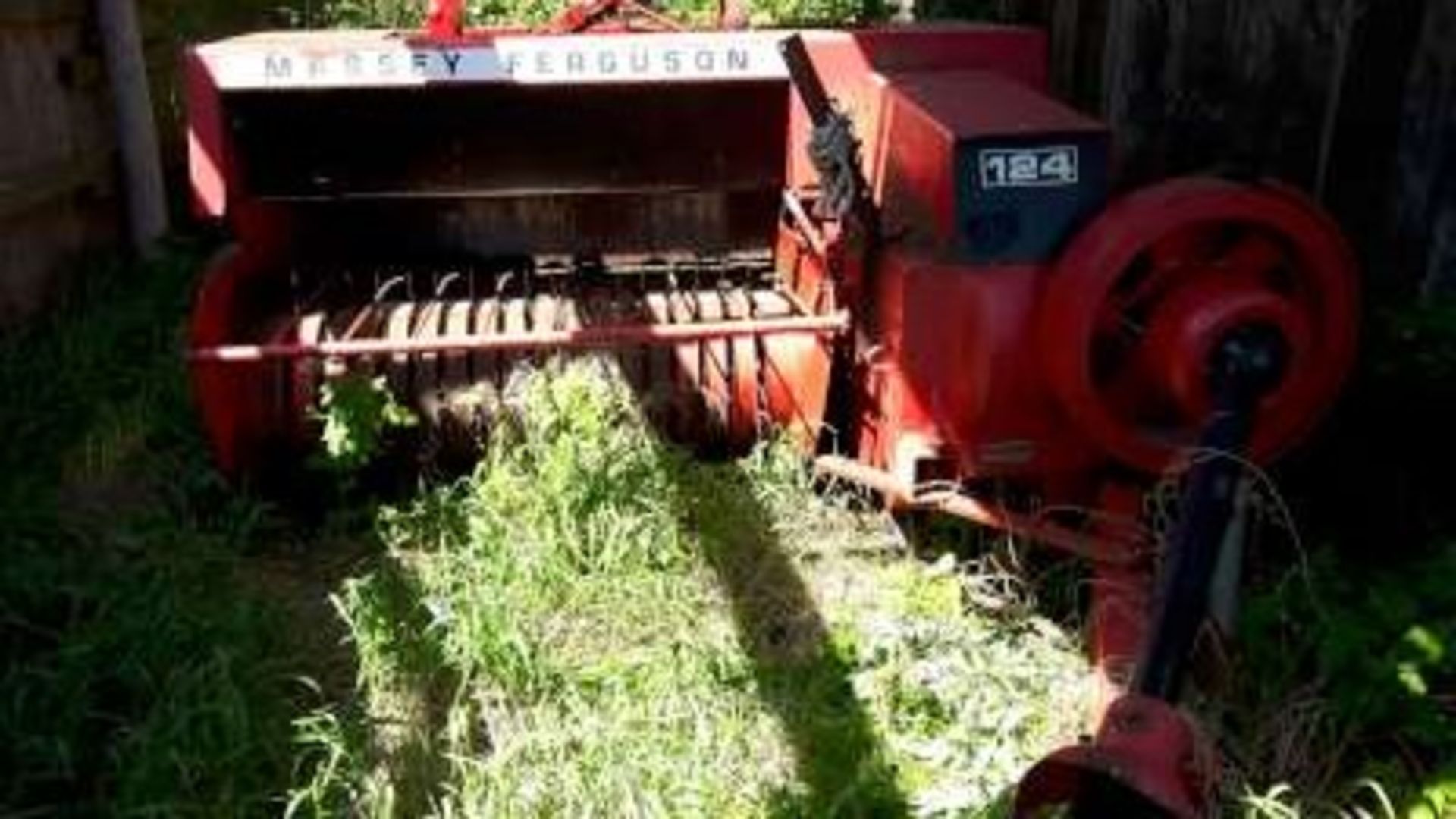 MF 124 square baler