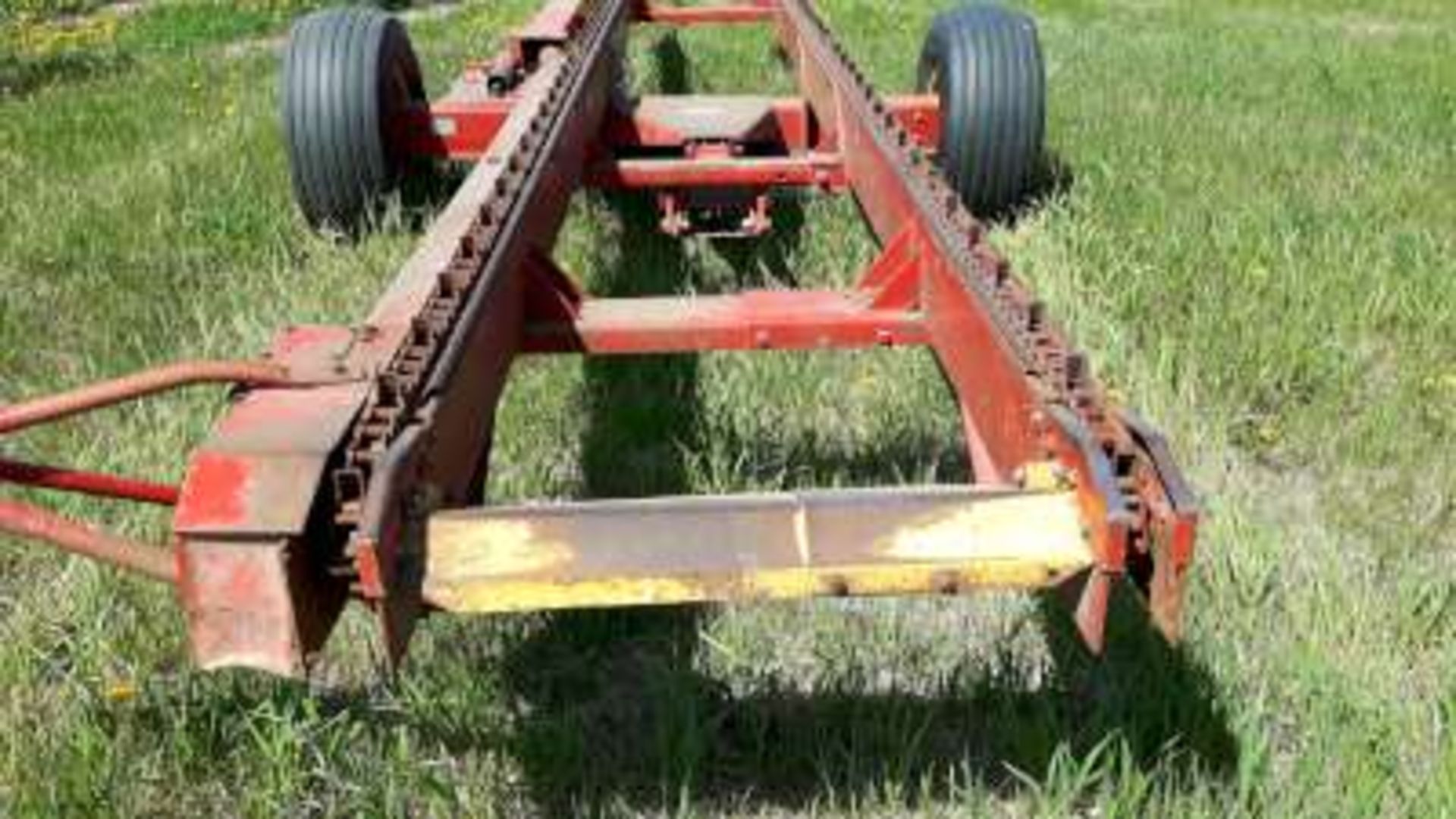 NH #85 automatic bale trailer, holds 4 round bales (exc)