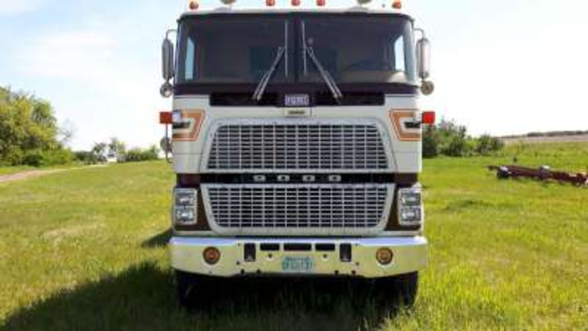 1979 Ford CL9000, Cab Over, 13speed transmission, 3406 Cat Engine A-Block, 88,000kms (mileage is - Image 3 of 10