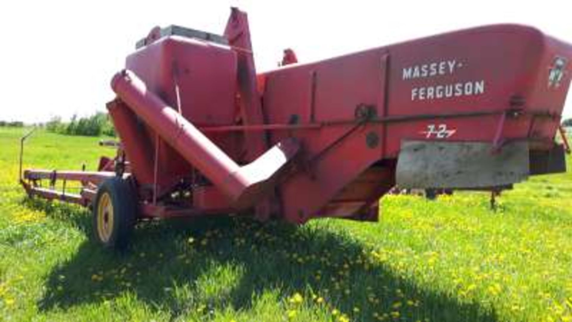 1965 MF-72 PTO combine, cab, pickup, straight cut knife, new boards and feeder chain (always shedded - Image 3 of 5