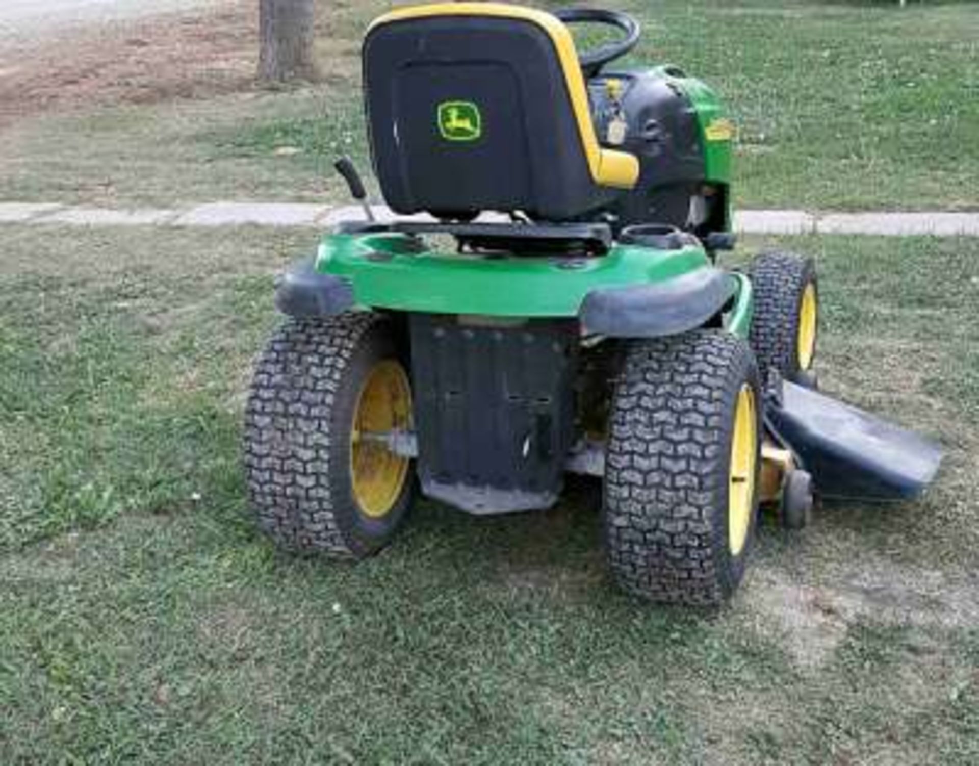 JD L120 Riding Lawn Mower, 48” cut, 20h.p. V-twin engine, new battery - Image 3 of 4