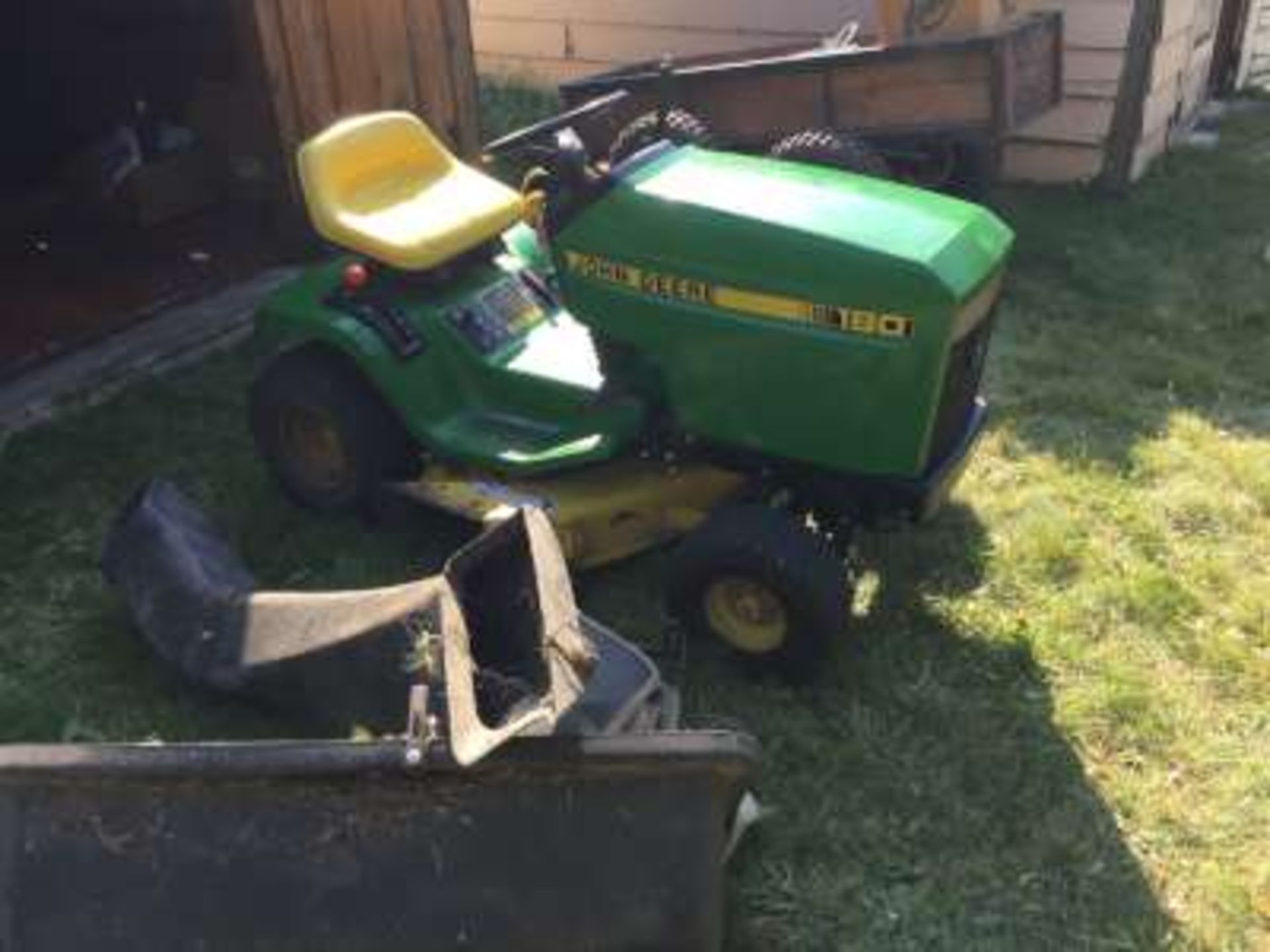 JD 180 -38” Riding Lawn Mower s/n M00180A421947 w/grass bagger - Image 3 of 5