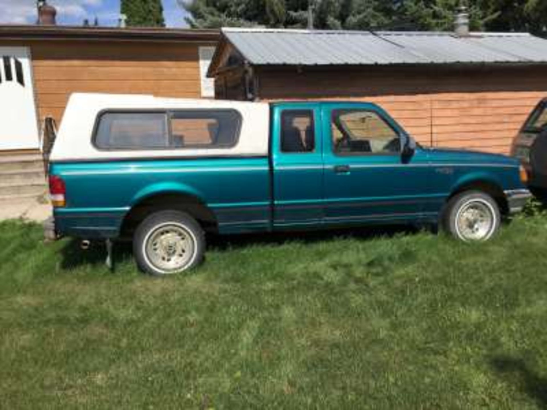 1993 Ford Ranger XLT Truck: topper, 4 L Auto, 2WD, super cab,very clean, s/n 1FTCR14X5PPA22500, - Image 2 of 9