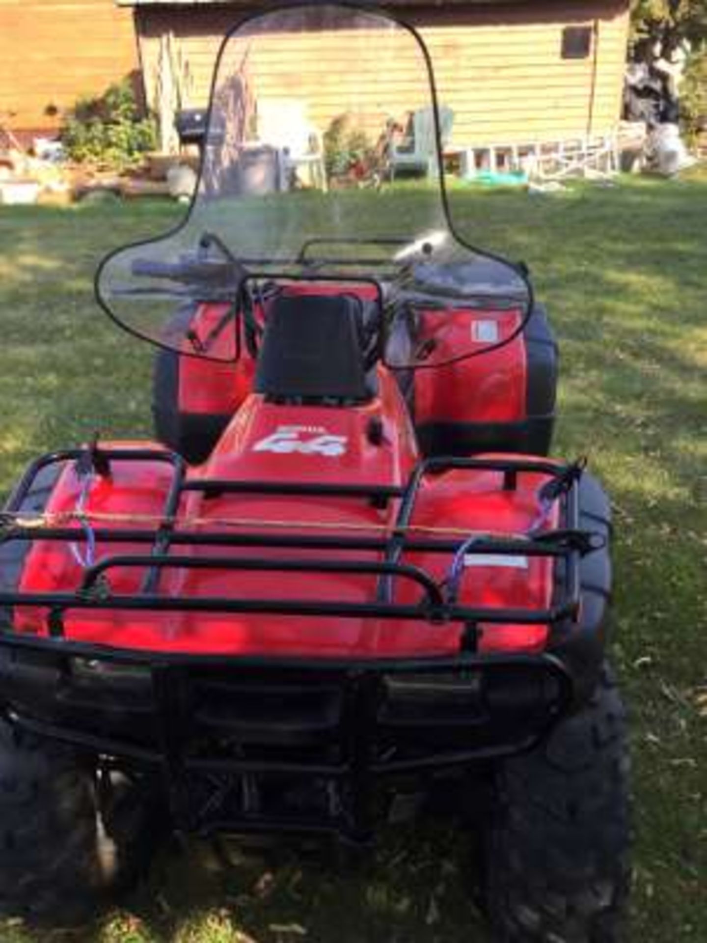 2002 Honda 350 FourTrax 4x4 Quad: windshield, two Racks, s/n 478TE252824101067, 1872 kms - Image 3 of 6