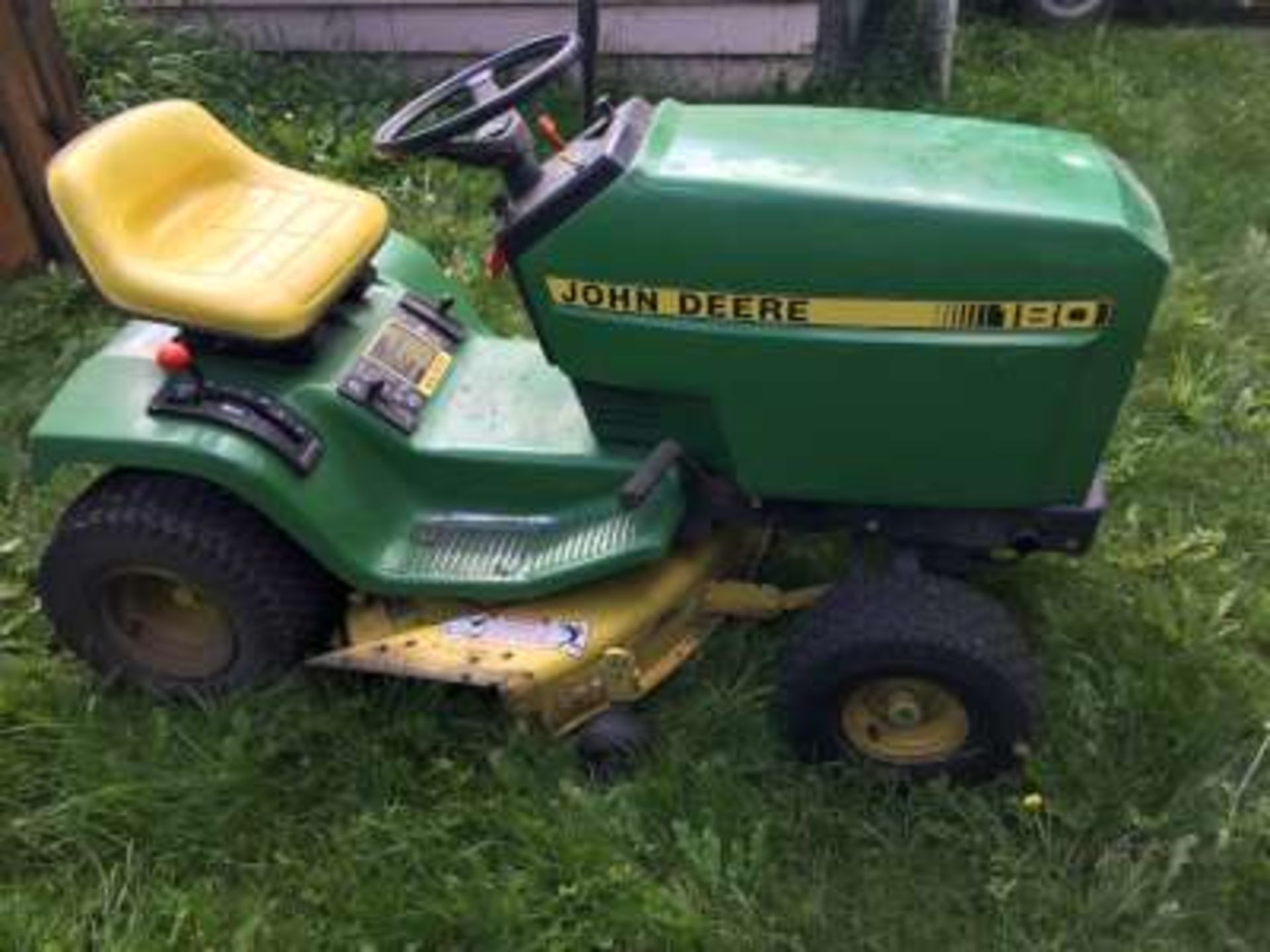 JD 180 -38” Riding Lawn Mower s/n M00180A421947 w/grass bagger - Image 5 of 5