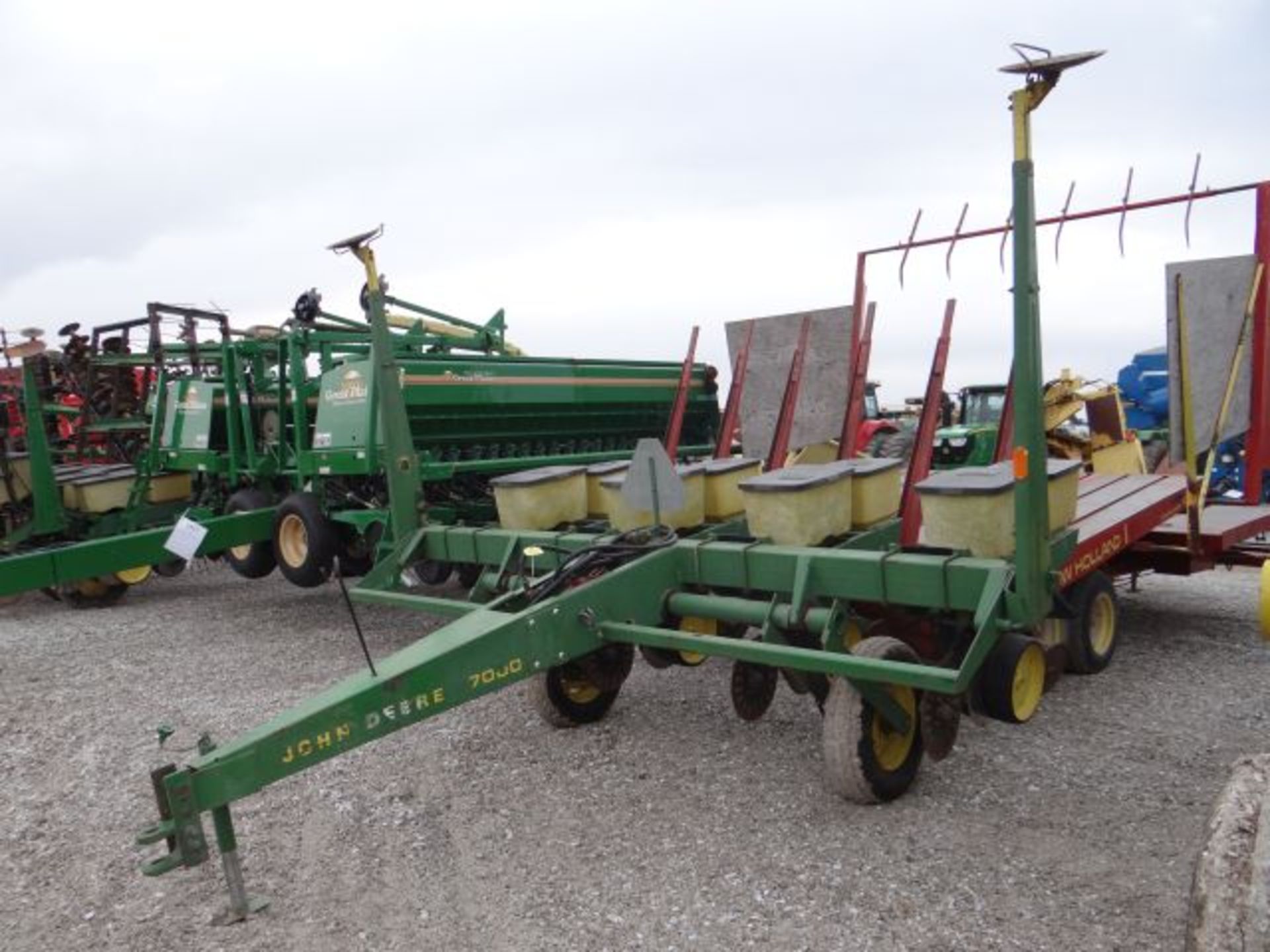 JD 7000 Planter 4 Row, Wide Rows, Shedded, Corn & Bean Meters
