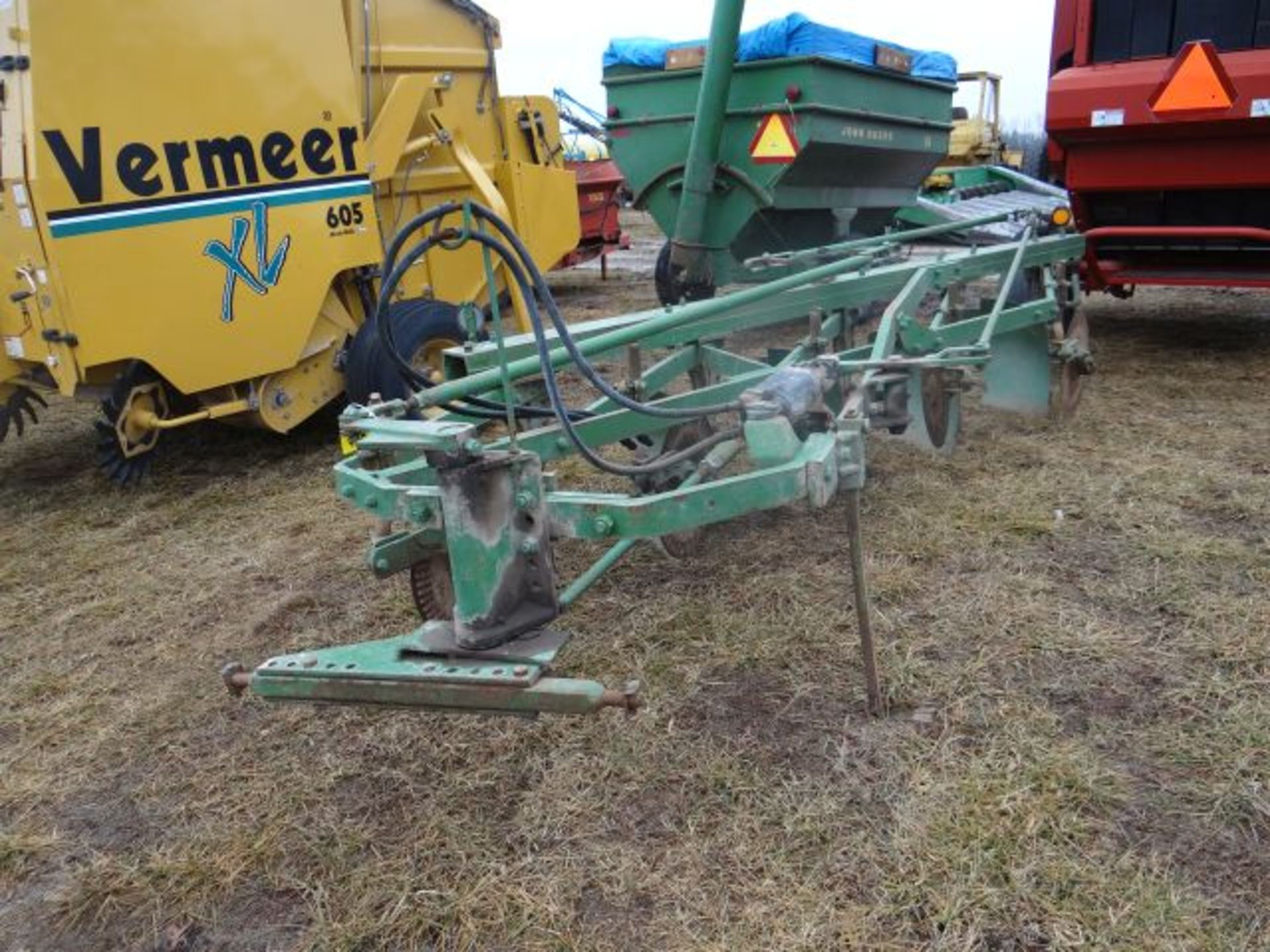 JD F145A Plow 5 Bottom, Manual in the Shed - Bild 2 aus 3