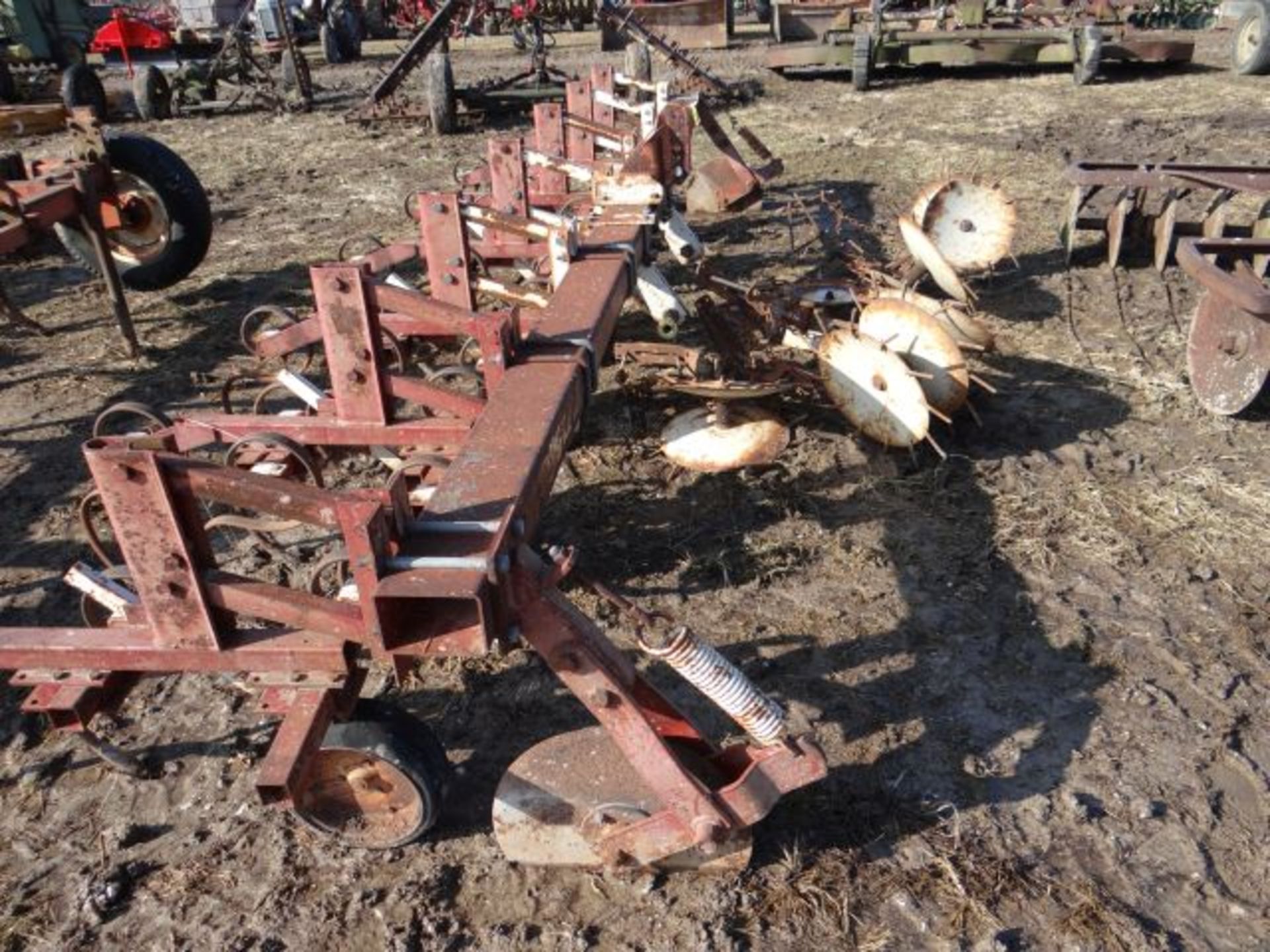 Noble 6 Row Cultivator 30", Fenders