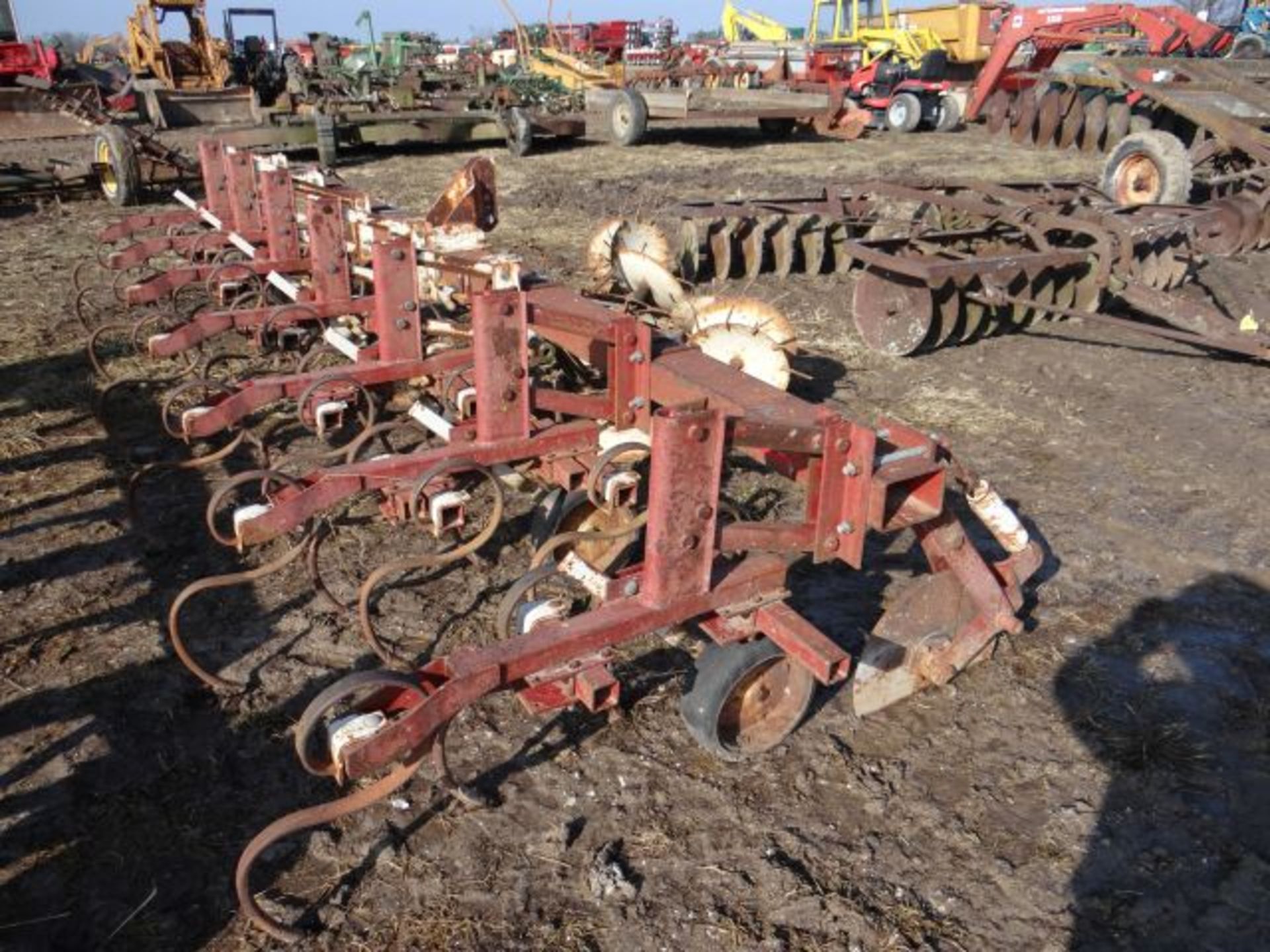 Noble 6 Row Cultivator 30", Fenders - Bild 2 aus 2