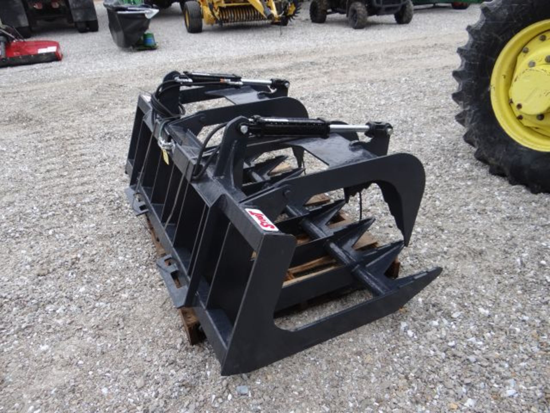 New Stout Brush Grapple 72-8 Skid Steer Quick Attach