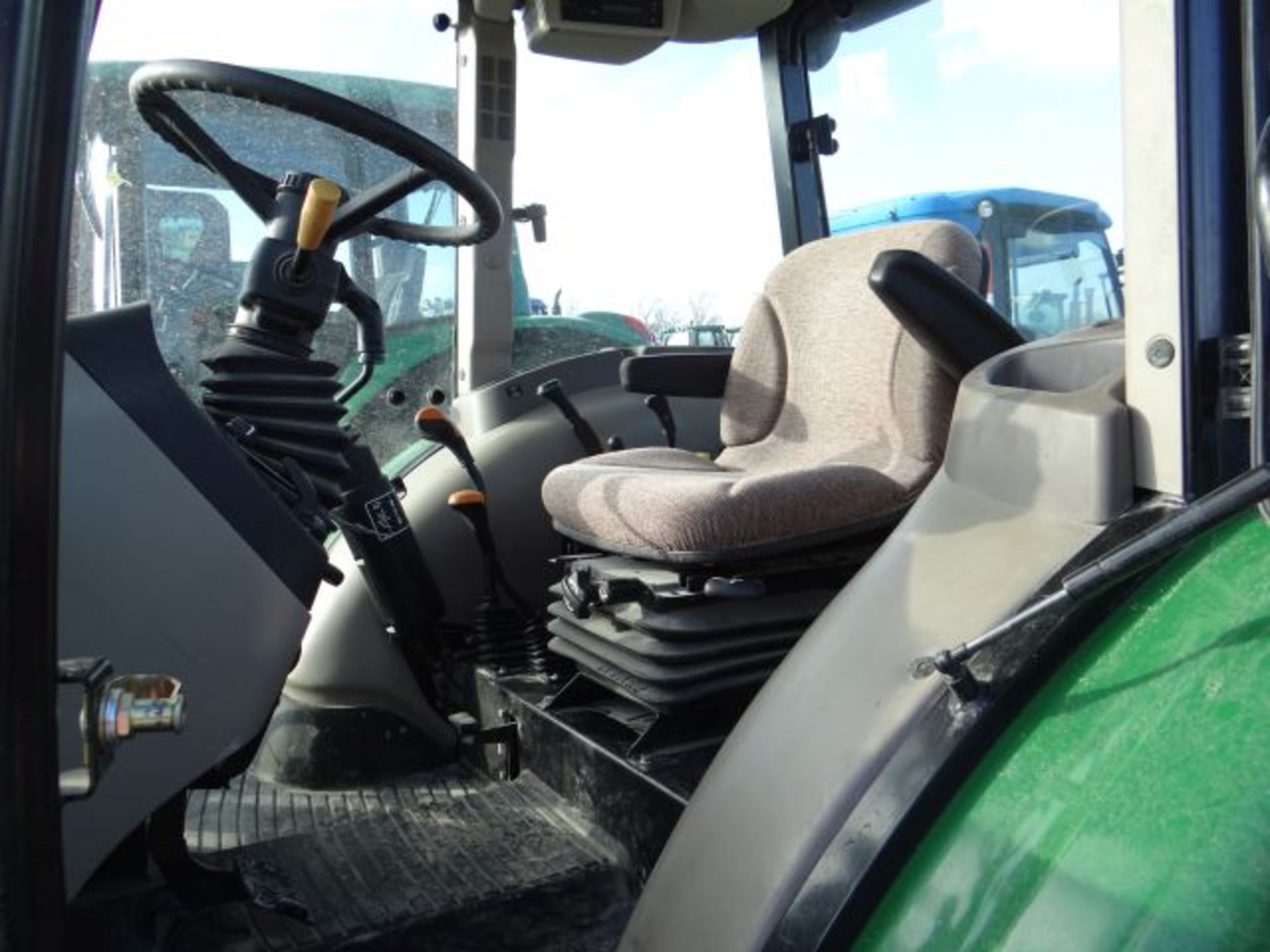 JD 5065E Tractor - Bild 4 aus 4