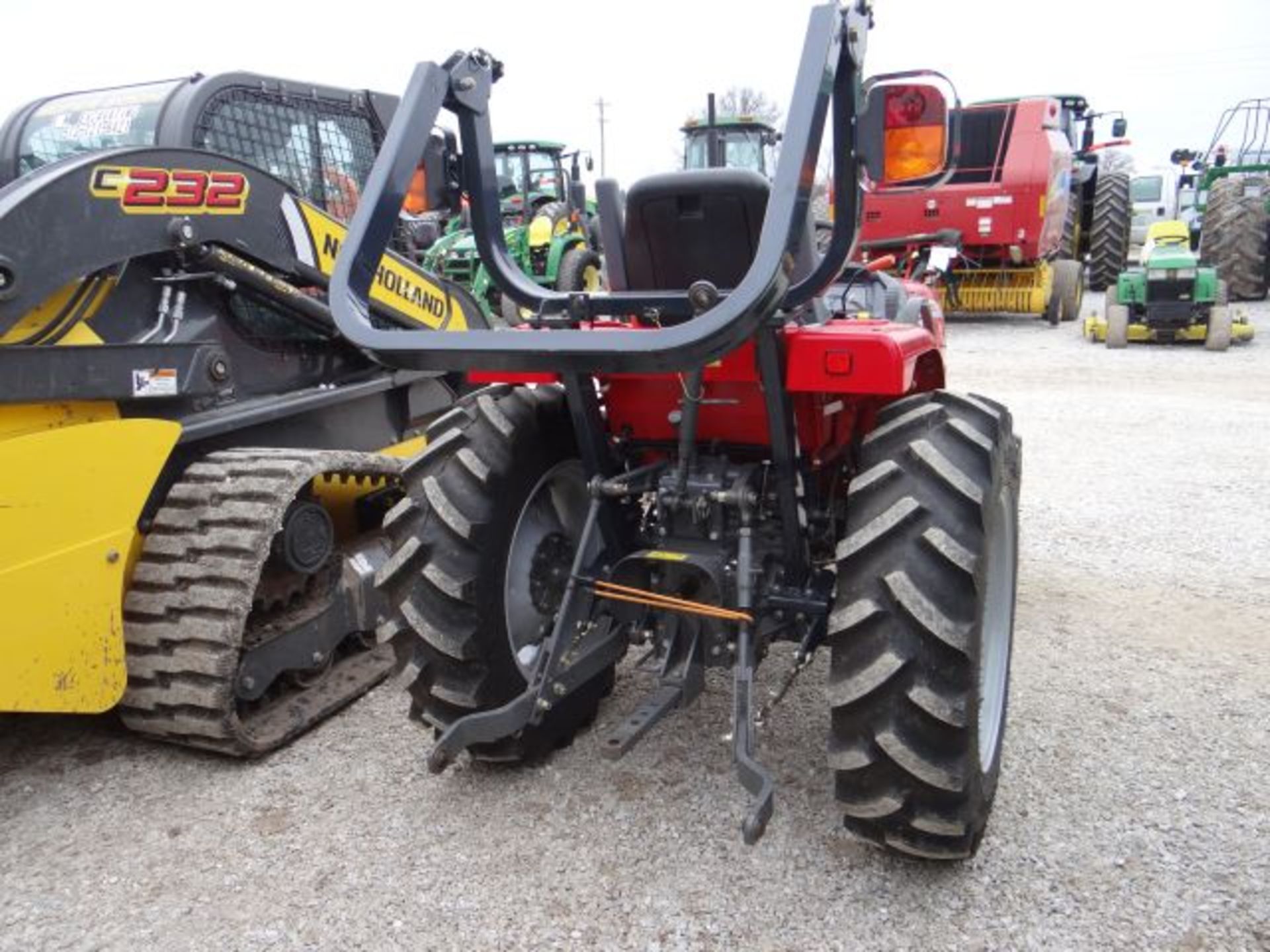 MF 1529 Tractor MFWD, 127 hrs, 29hp, Shuttle Shift, Live PTO, Diesel, Ag Tires - Bild 3 aus 3