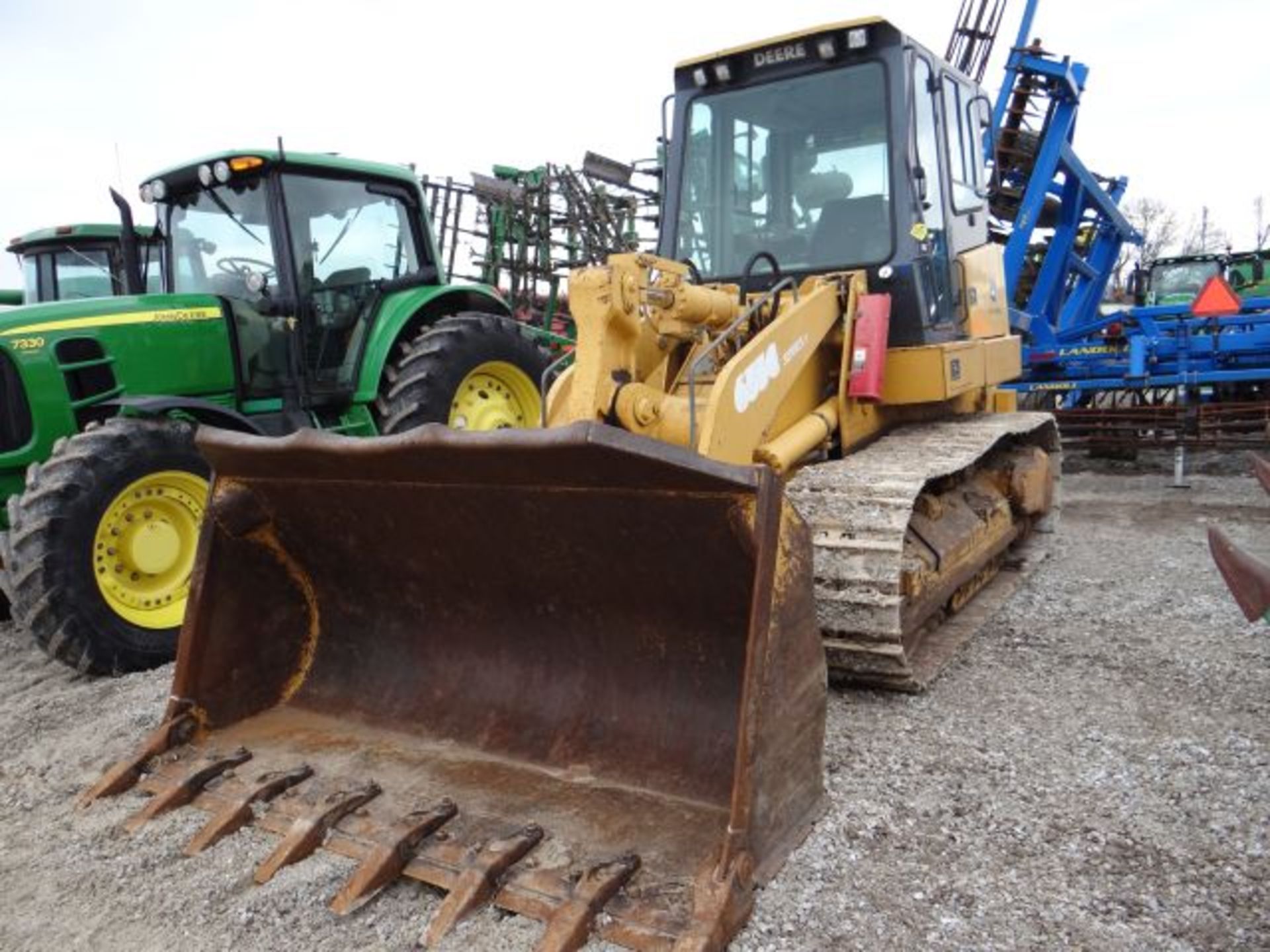 JD 655C Crawler Loader, 2005 4065 hrs, Runs and Operates Good, sn#LU655CX007724, Manual in the Shed