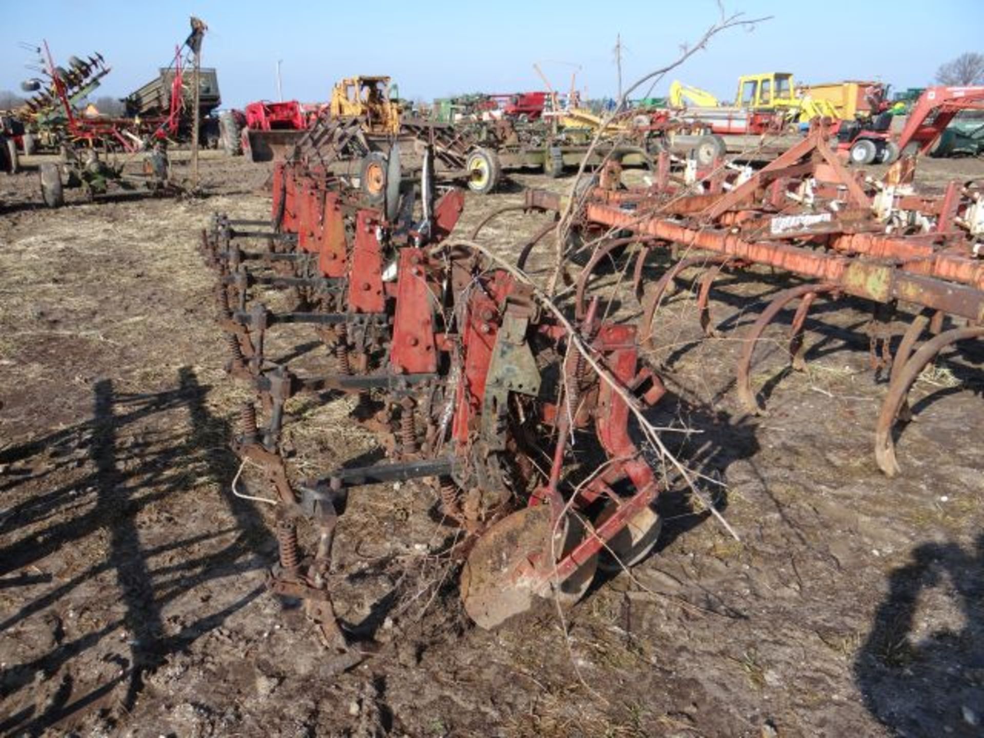 IH 6 Row Cultivator - Image 2 of 2
