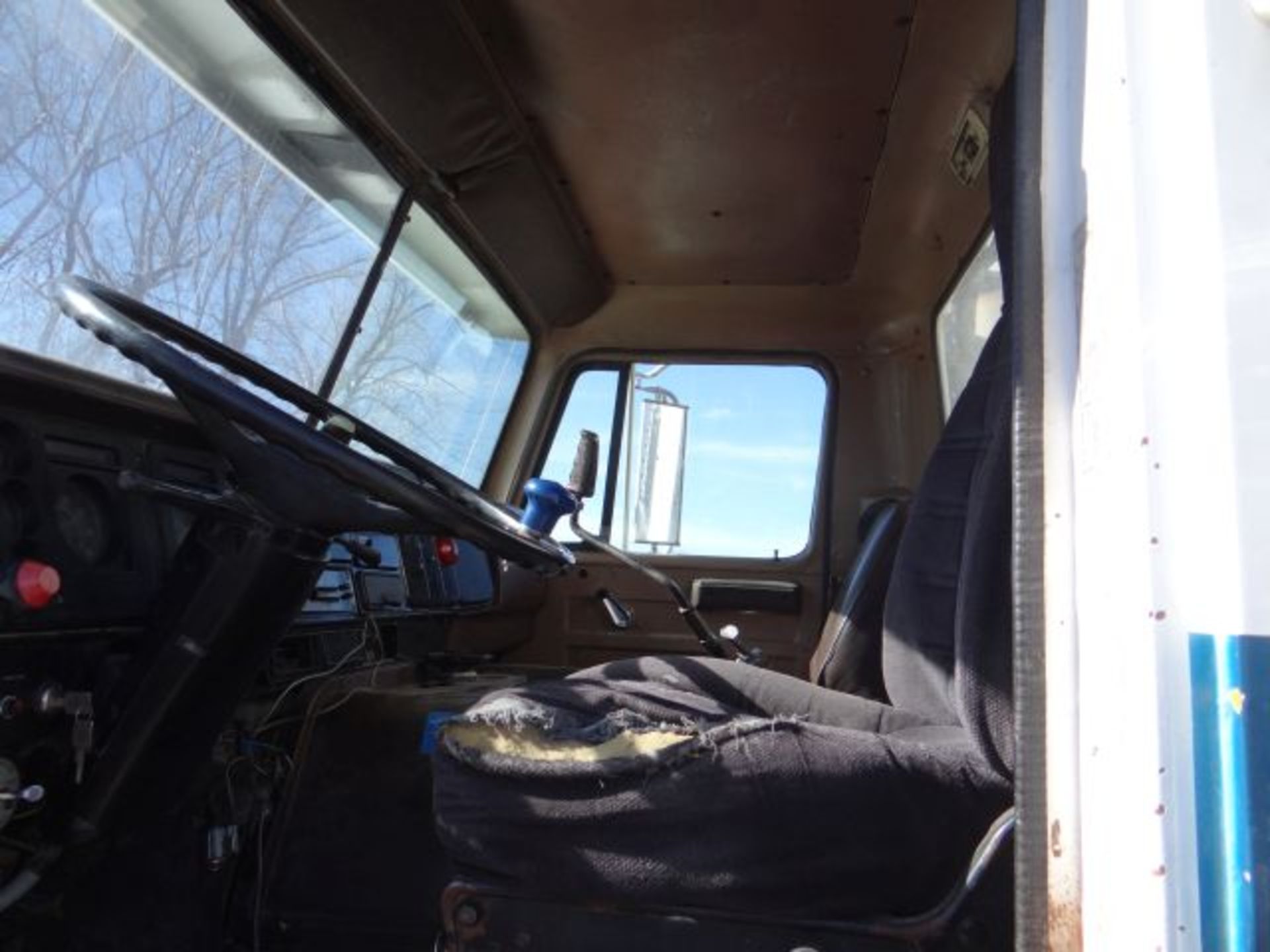 1984 Int S2200 Grain Truck - Image 3 of 4
