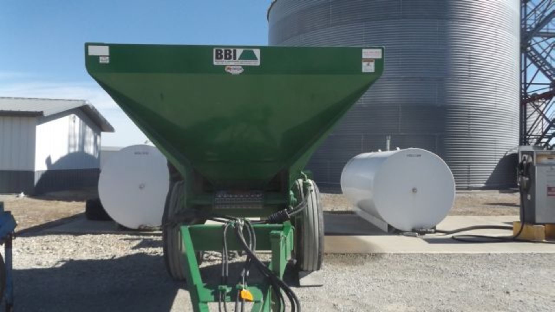 BBI 5 Ton Fertilizer Spreader Ground Driven, Hyd Spreader, Double Fans, 11.25x28 Tires - Bild 2 aus 5