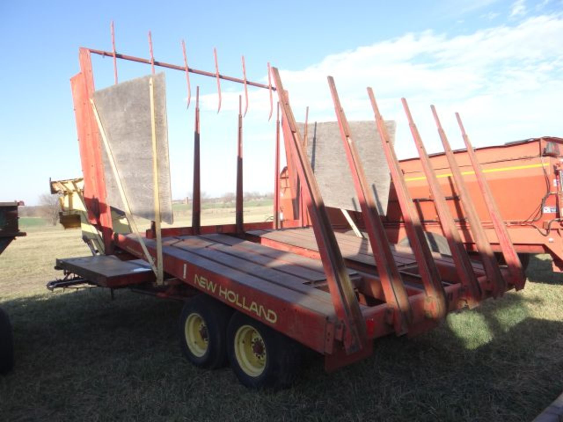 NH 1033 Stack Liner Bale Wagon - Image 3 of 3