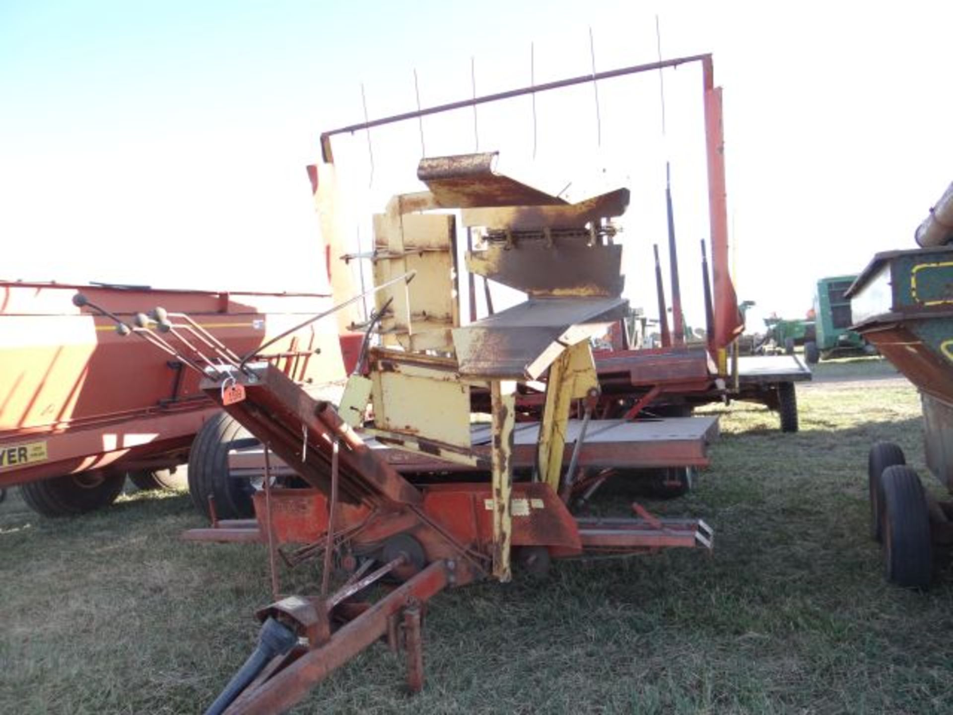 NH 1033 Stack Liner Bale Wagon