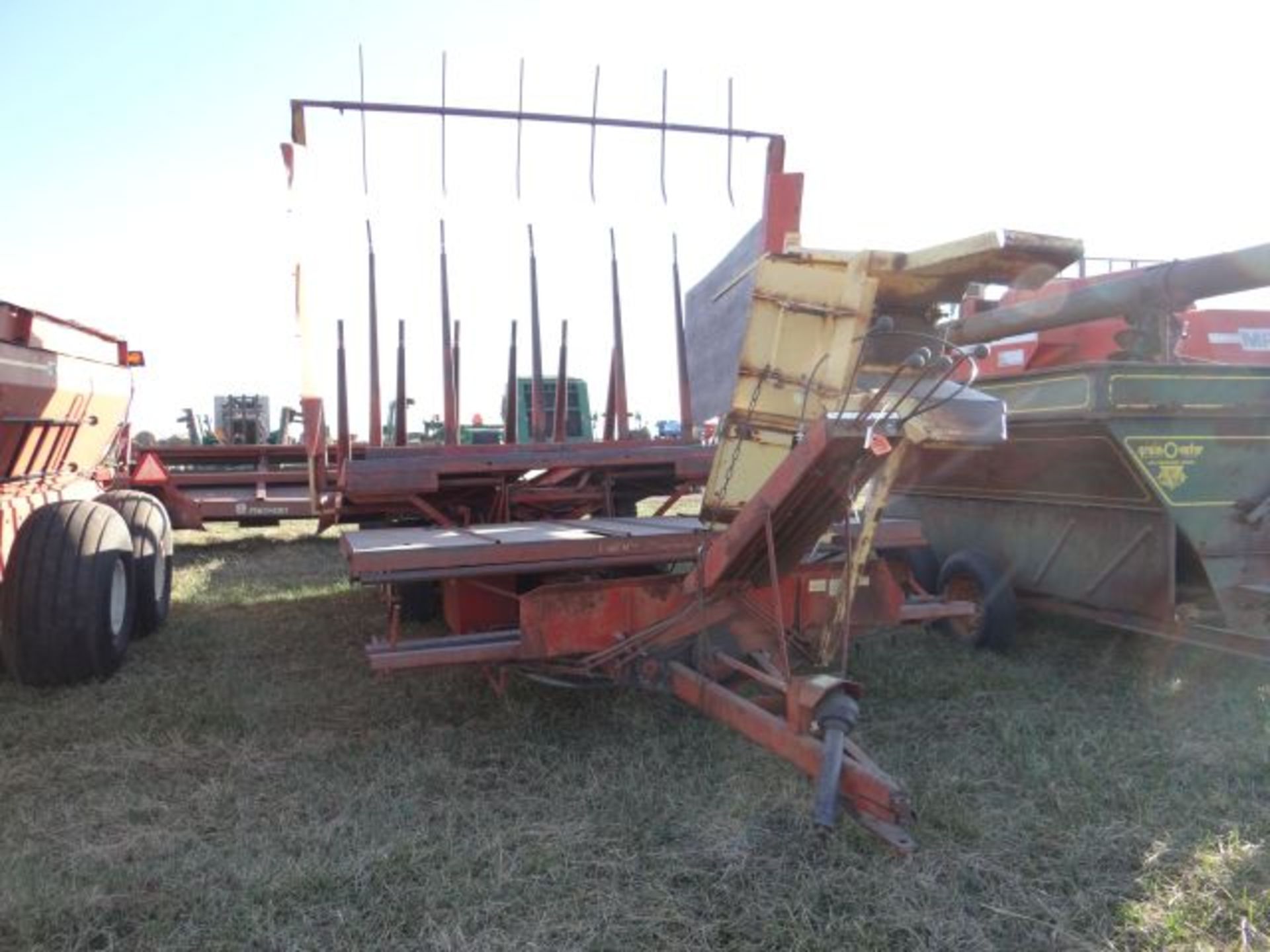 NH 1033 Stack Liner Bale Wagon - Image 2 of 3