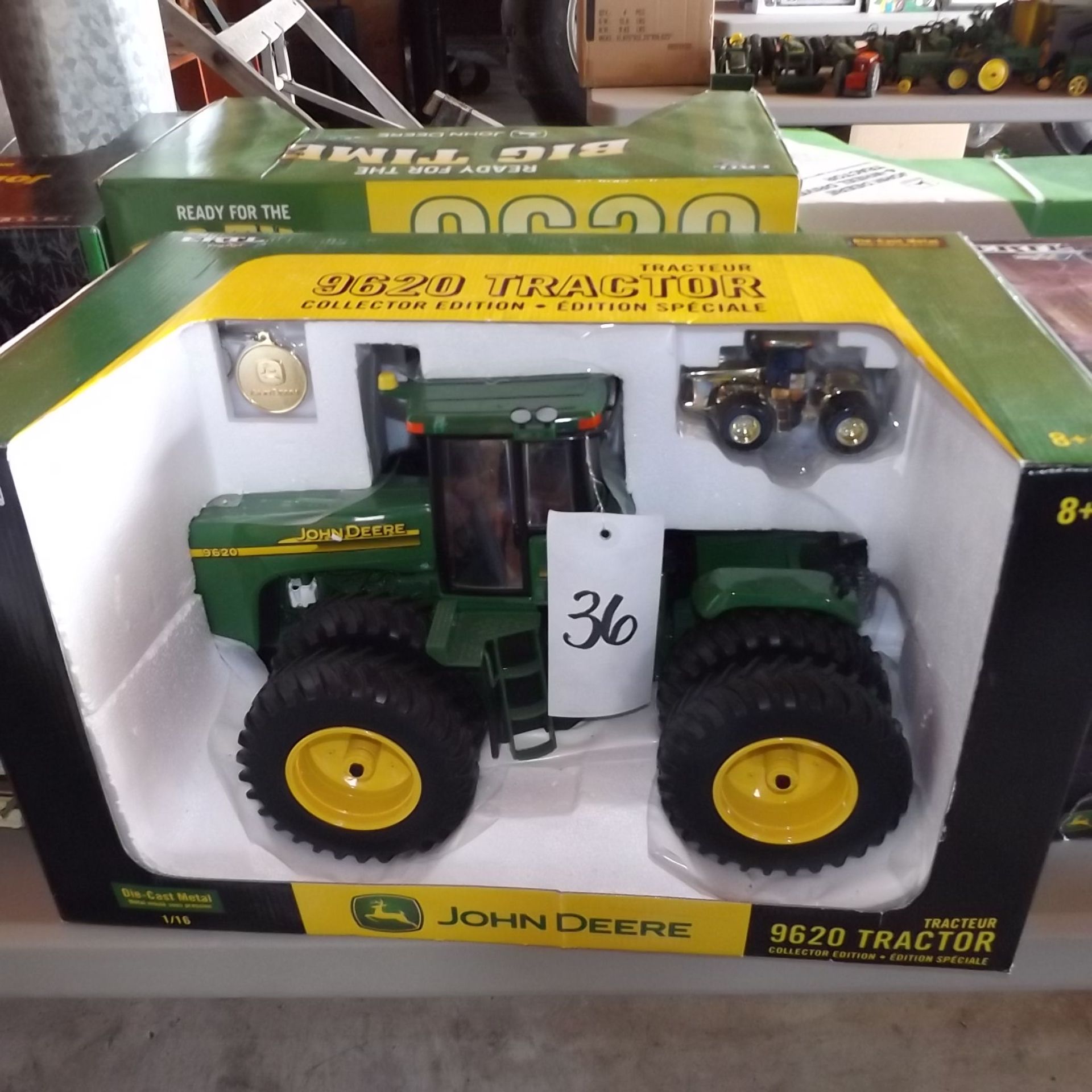 JD 9620 Toy Tractor Gold Medalion Collector Edition, Duals, 1/16