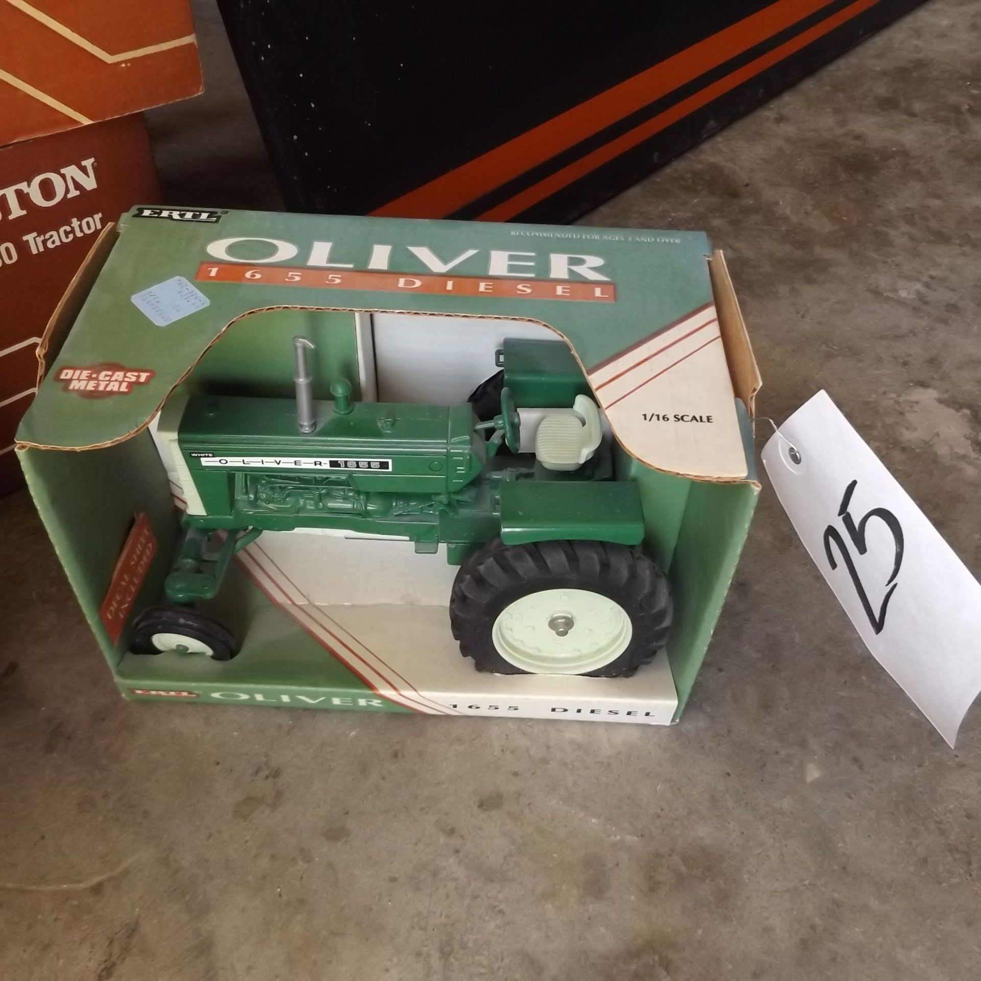 Oliver 1655 Toy Tractor 1/16