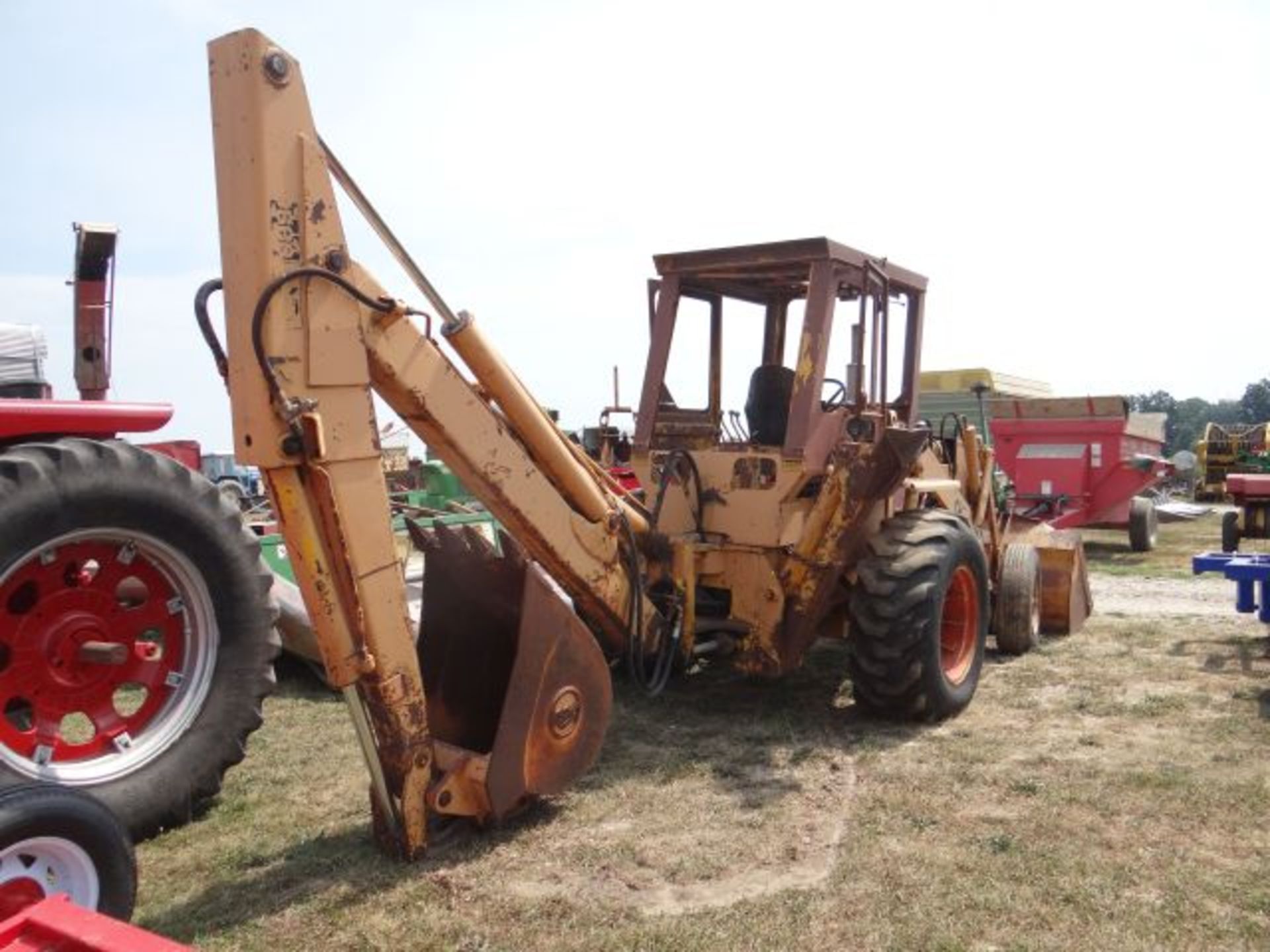 Case 680C Backhoe - Image 3 of 4