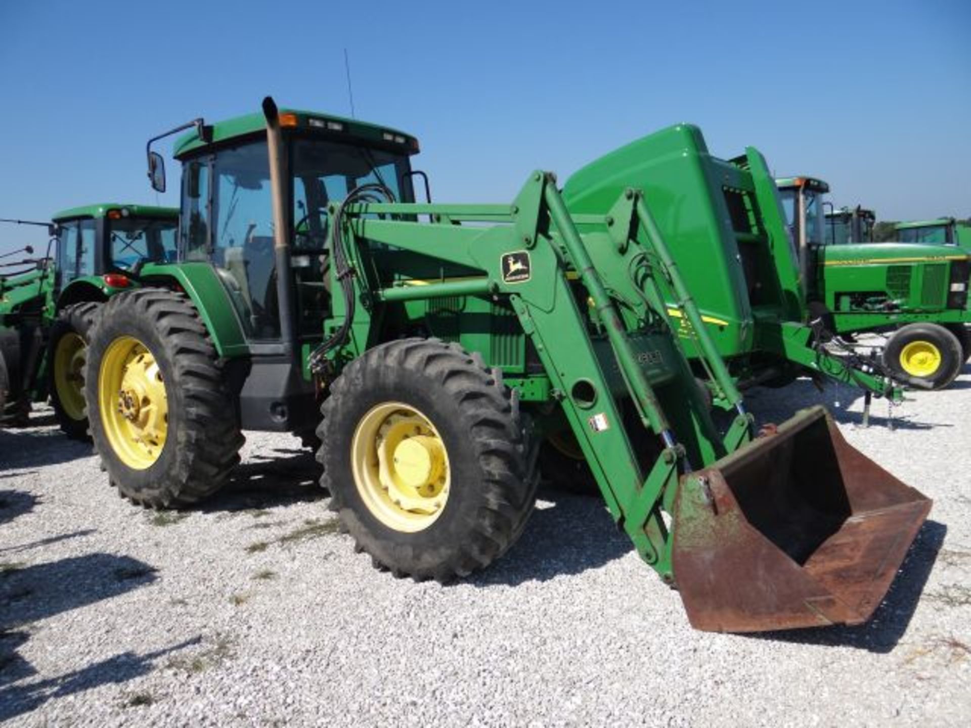 JD 7210 Tractor, 2001 #150711, 5441 hrs, MFWD, 16F/16R PQ, Dual PTO, 2 SCVs, RH Reverser, 3pt, Has - Bild 2 aus 6