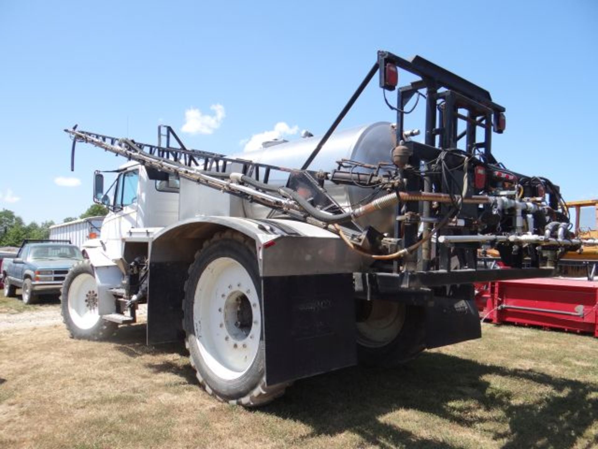 Freightliner Sprayer 1100 Gallon SS Tank, w/Raven Control System, Dual SS Booms 60', Row Crop and - Image 4 of 4