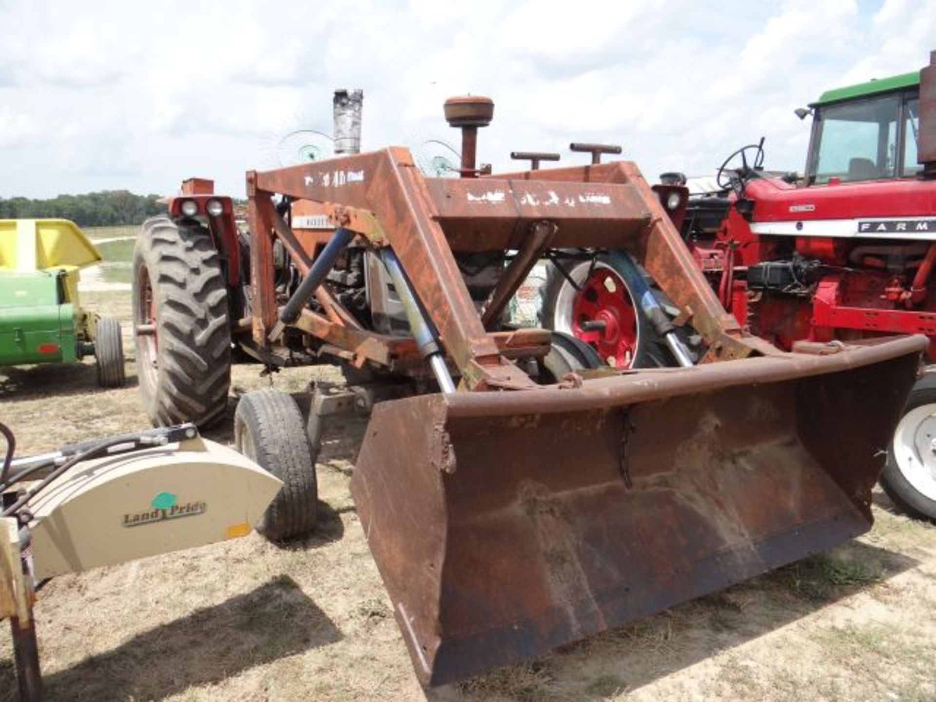 MF 1130 Tractor w/Loader - Bild 2 aus 3