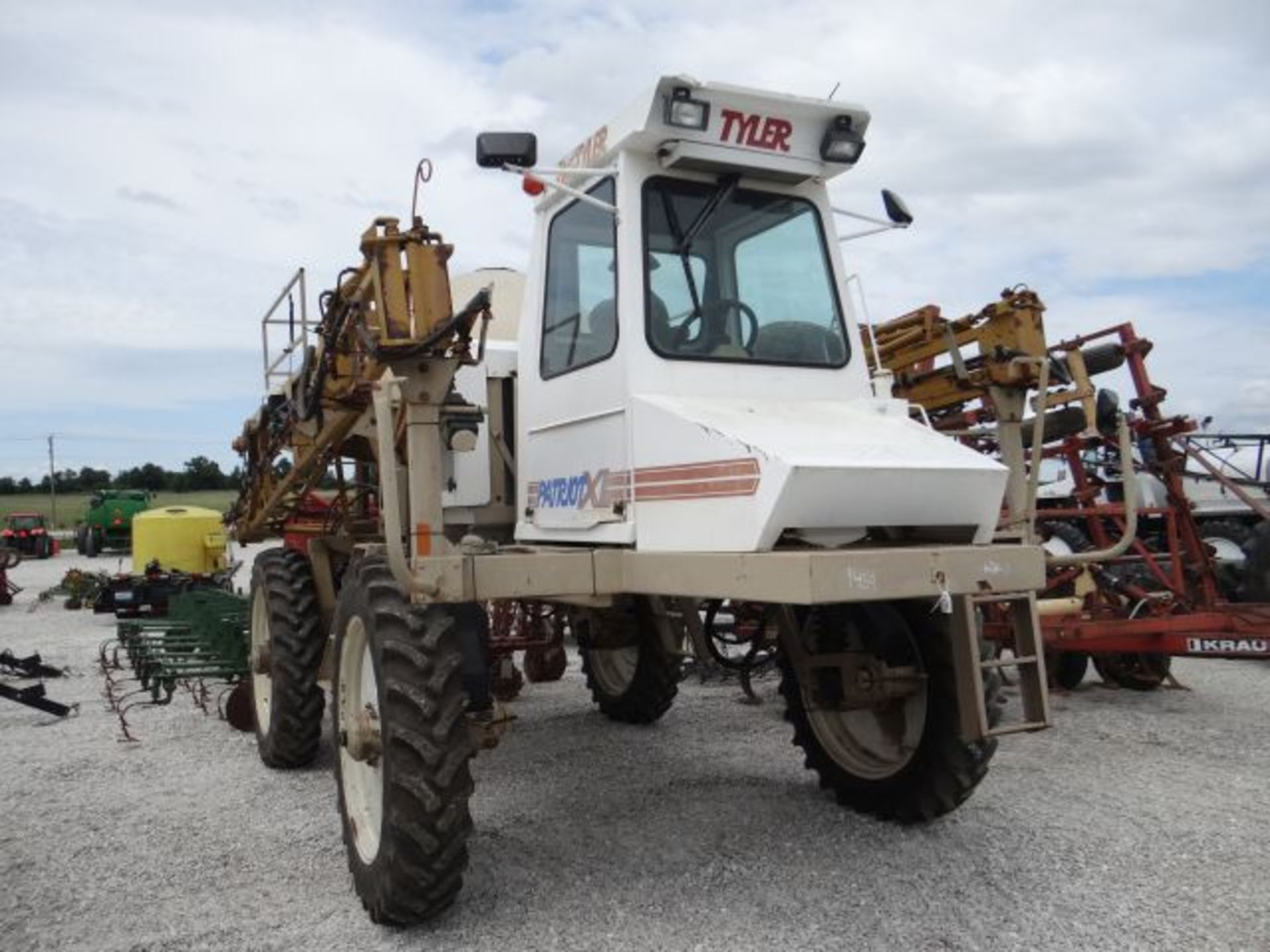 Patriot XL Sprayer, 1996 3480 hrs, 60' Booms 750 Gallon Tank, Cab and Air, 320/85R38 Tires - Image 2 of 3