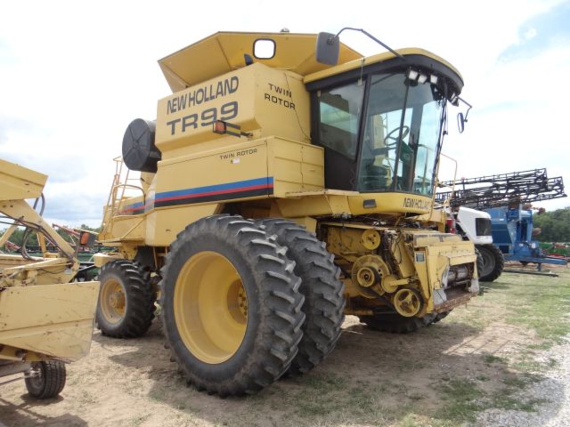 NH TR99 Combine, 1999 4509/3000 hrs, Yield Monitor Works but No GPS or Screen, Straw Chopper, - Image 2 of 3