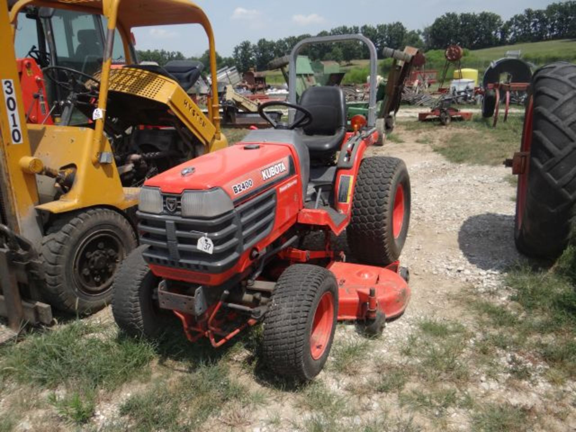 Kubota B2400 Compact Tractor 1475 hrs, MFWD, 60" Mid Mount Deck, 3pt, 540 PTO, Hydro
