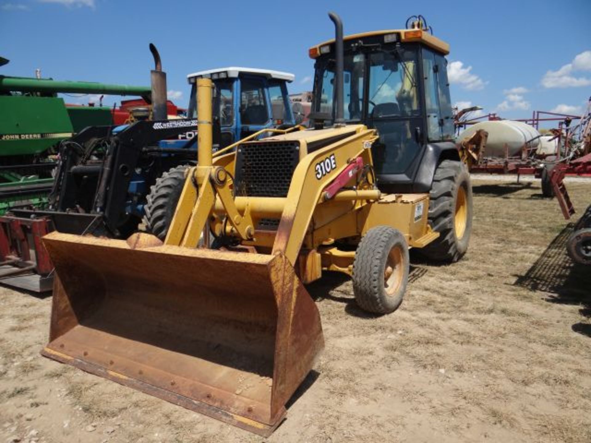 JD 310E Backhoe, 2000 2wd, Diesel, CAH, Extend-a-Hoe, LH Shuttle Shift, Seller Estimates Less Than