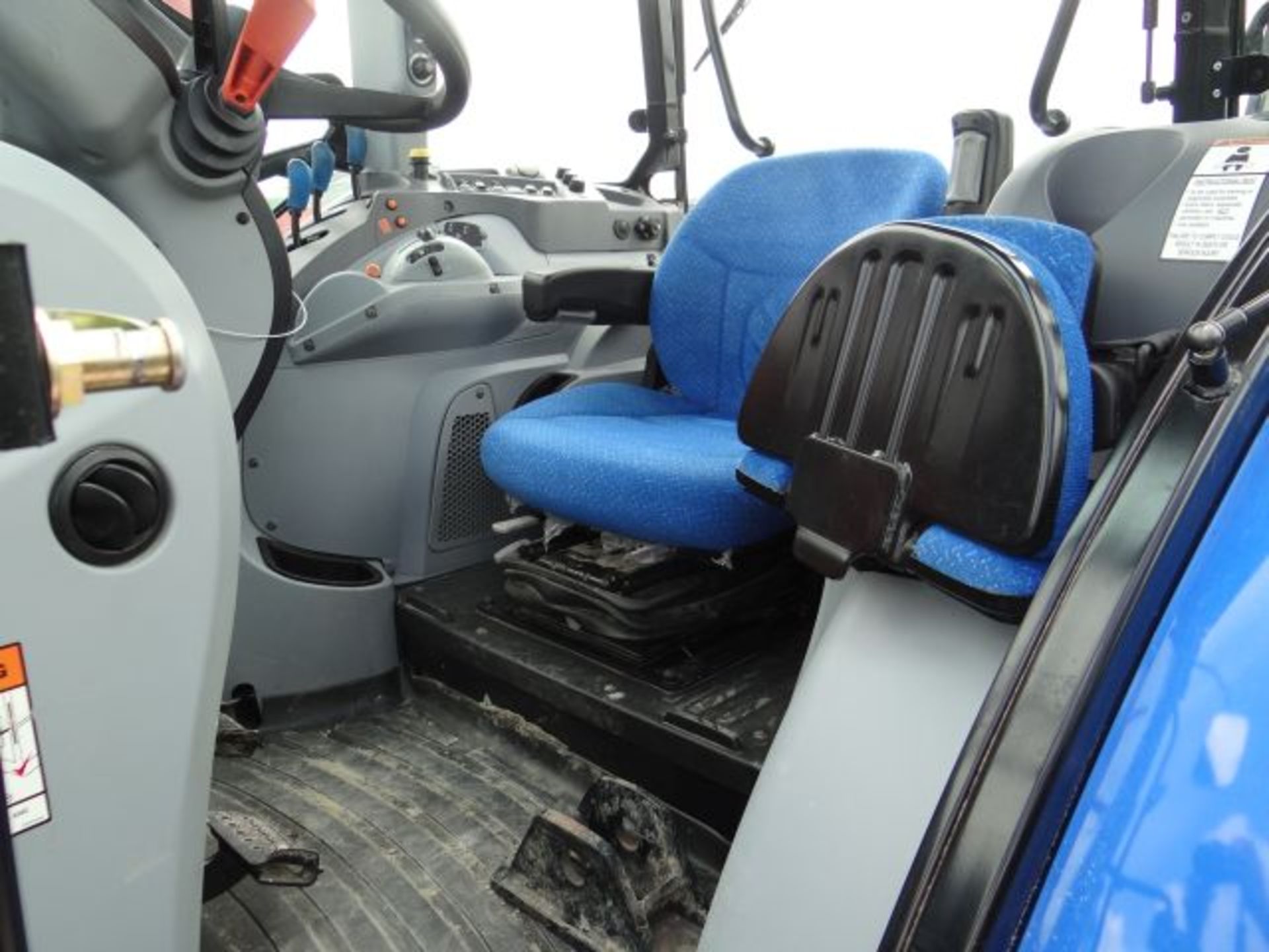 NH T5.115 Tractor, 2013 #65681, 1028 hrs, MFWD, Delux Cab, 16F/16R Partial PS, Dual PTO, 3 SCVs, - Bild 7 aus 7