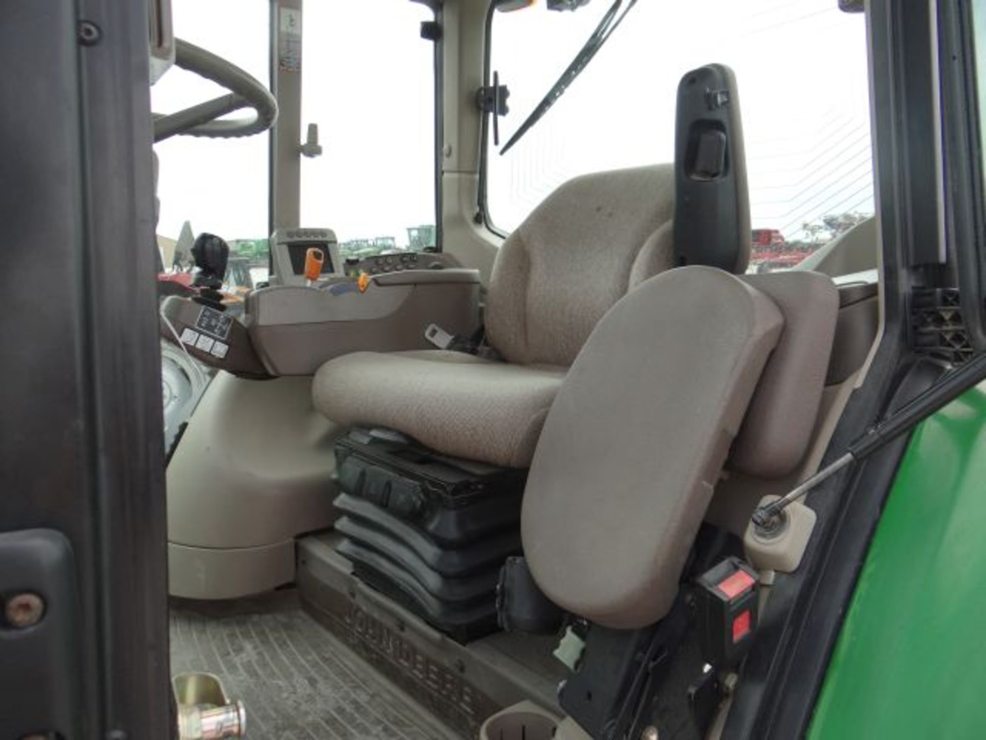 JD 7330P Tractor, 2010 #148623, 2859 hrs, 125hp, IVT Trans, 540/540E/1000 PTO, 3pt, Premium Light - Bild 5 aus 6