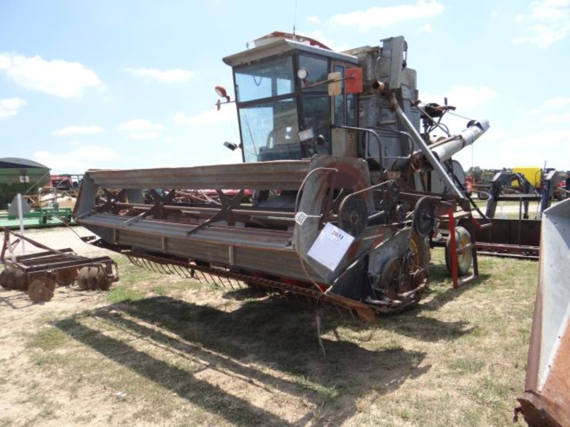 Gleaner A Combine Gas, Does Not Run, Motor Turns Over, w/13' Platform