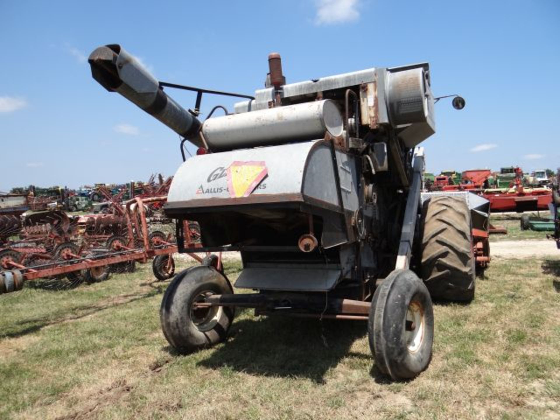 Gleaner C2 Combine Gas, Does Not Run But Motor Turns Over, w/4 Row Corn Head - Image 3 of 3