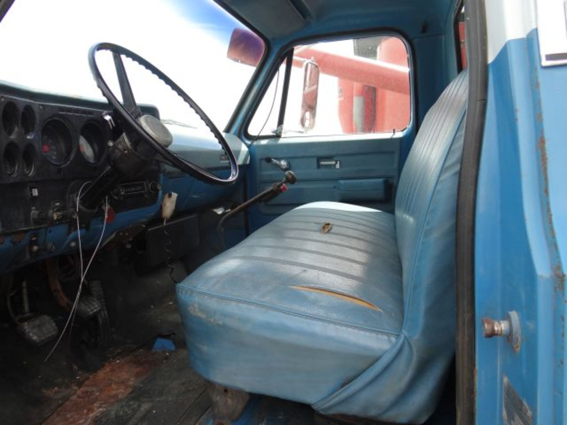 1973 Chevy C65 Grain Truck Knapheide Bed, Hoist and Roll-Over Tarp, w/Westfield Seed Auger, Title in - Image 4 of 4