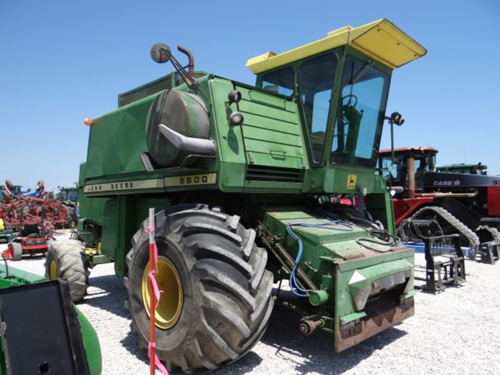 JD 6600 Combine, 1974 5500 hrs, Used in 2015, AC Works Good, New Cylinder Bars in 2012, Feeder House - Image 2 of 3