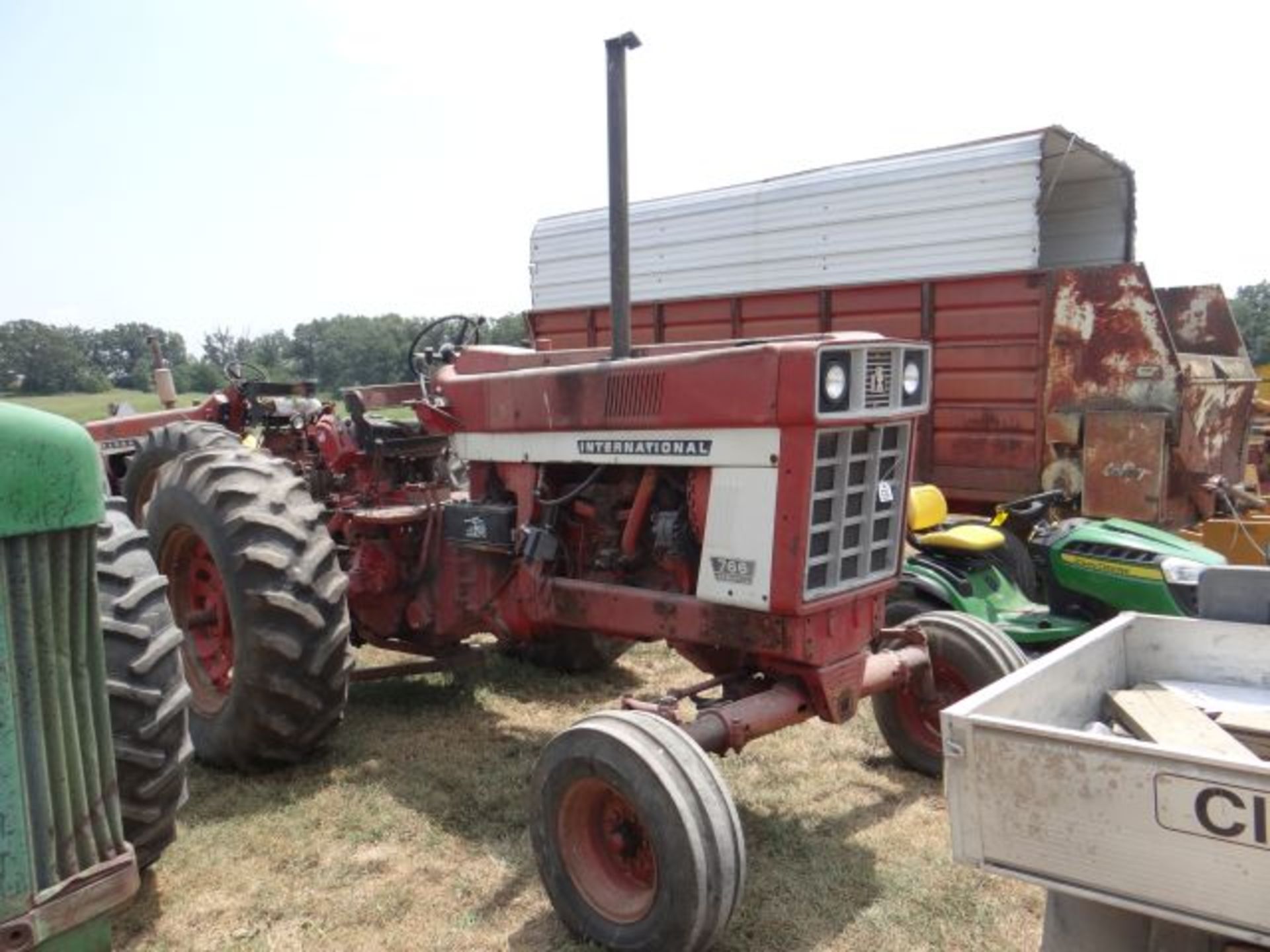 Farmall 766 Tractor Gas - Image 2 of 3